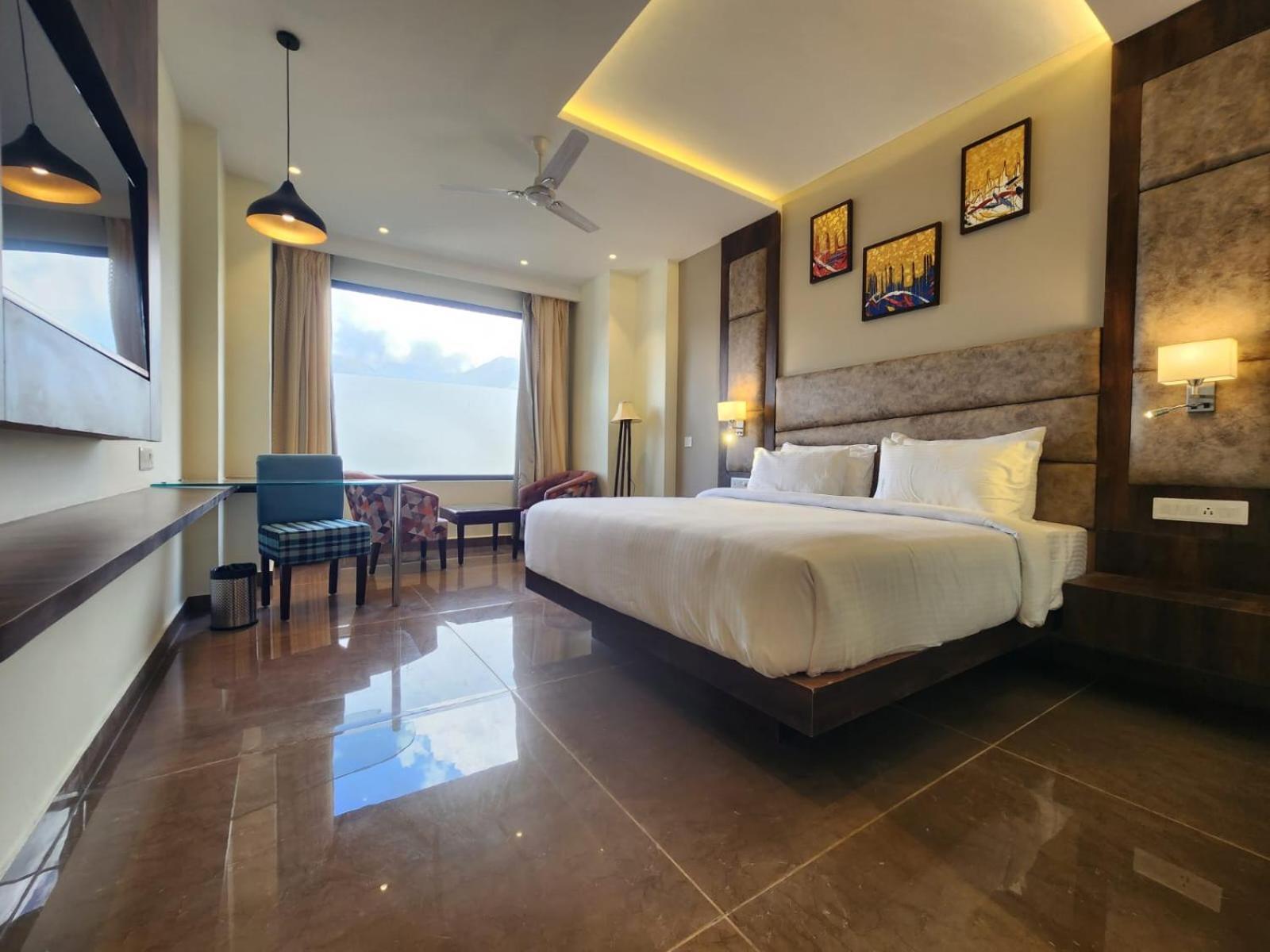 Aachman River And Valley View - A Riverside With Balcony View 4*