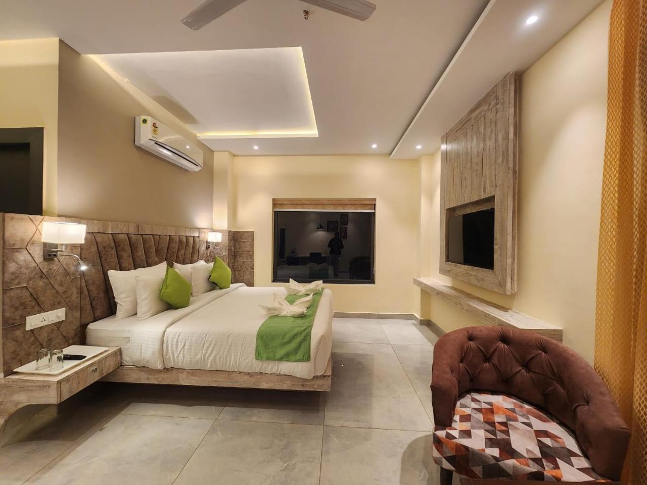 Aachman River And Valley View - A Riverside With Balcony View Hotel 4*