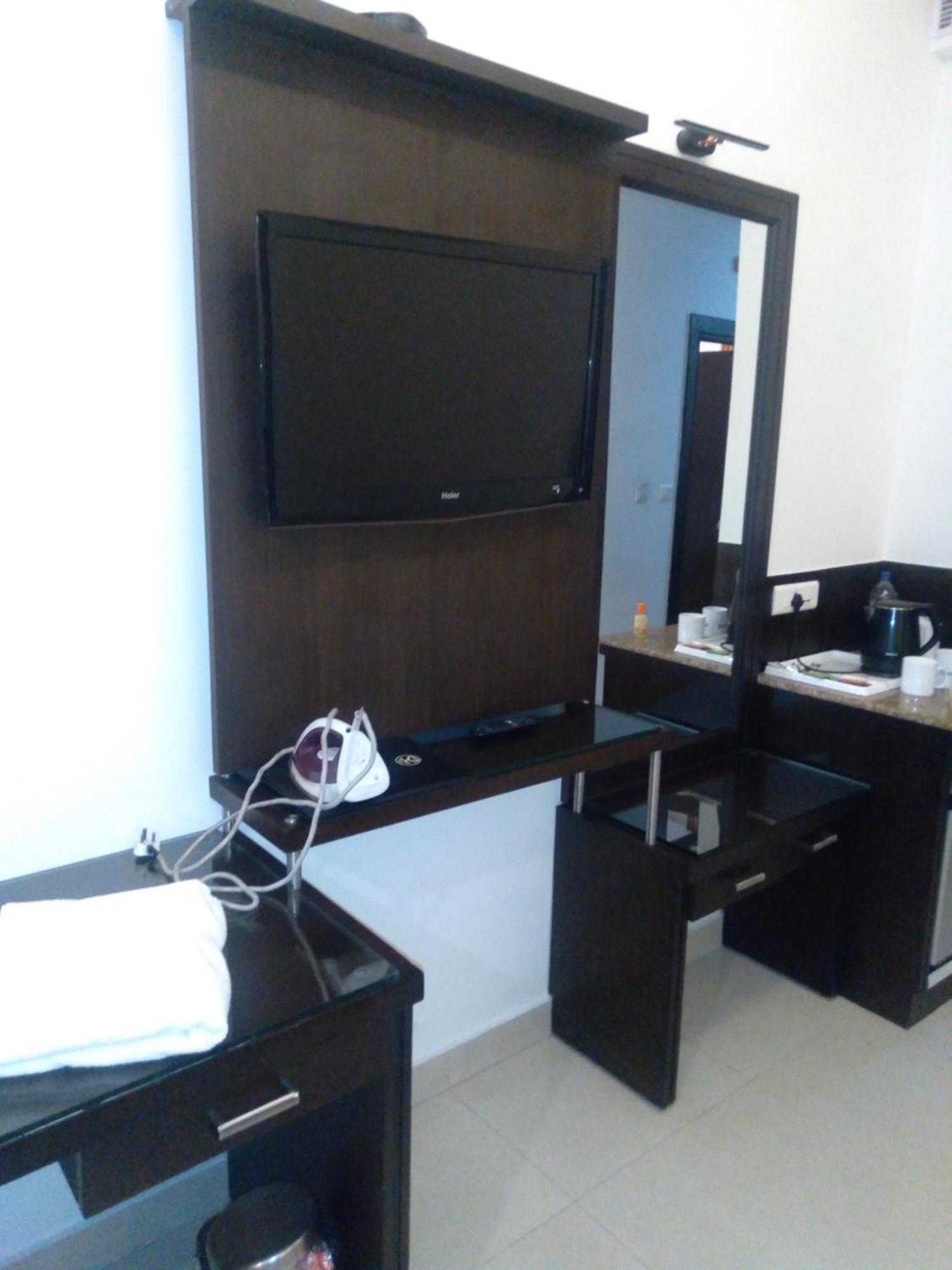 Apartment Bhatia House