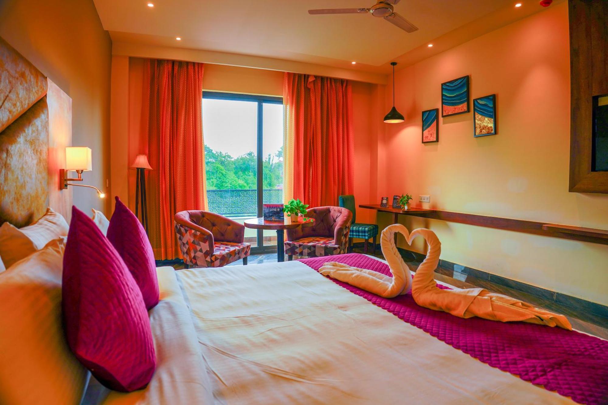 Aachman River And Valley View - A Riverside With Balcony View Dharamshala