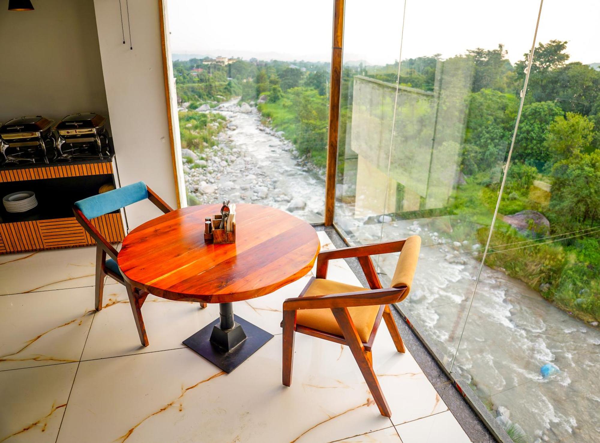 Aachman River And Valley View - A Riverside With Balcony View Hotel