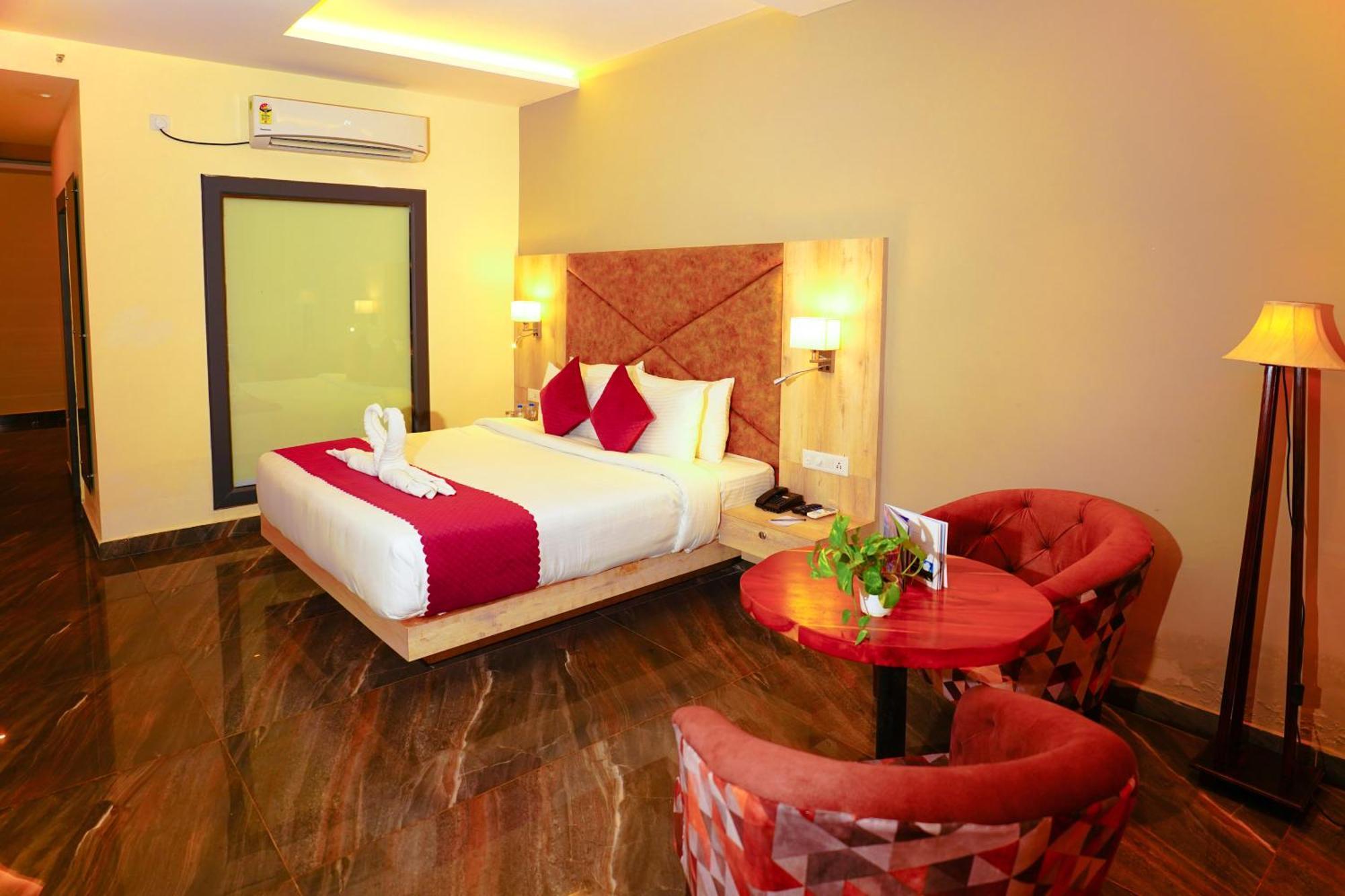 Aachman River And Valley View - A Riverside With Balcony View Hotel