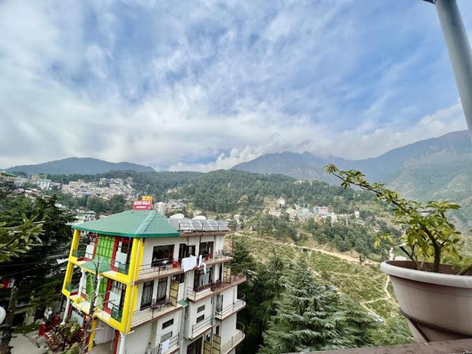 Hill, Near Mall Road, Mcleodganj# Parking#restaurant 3*