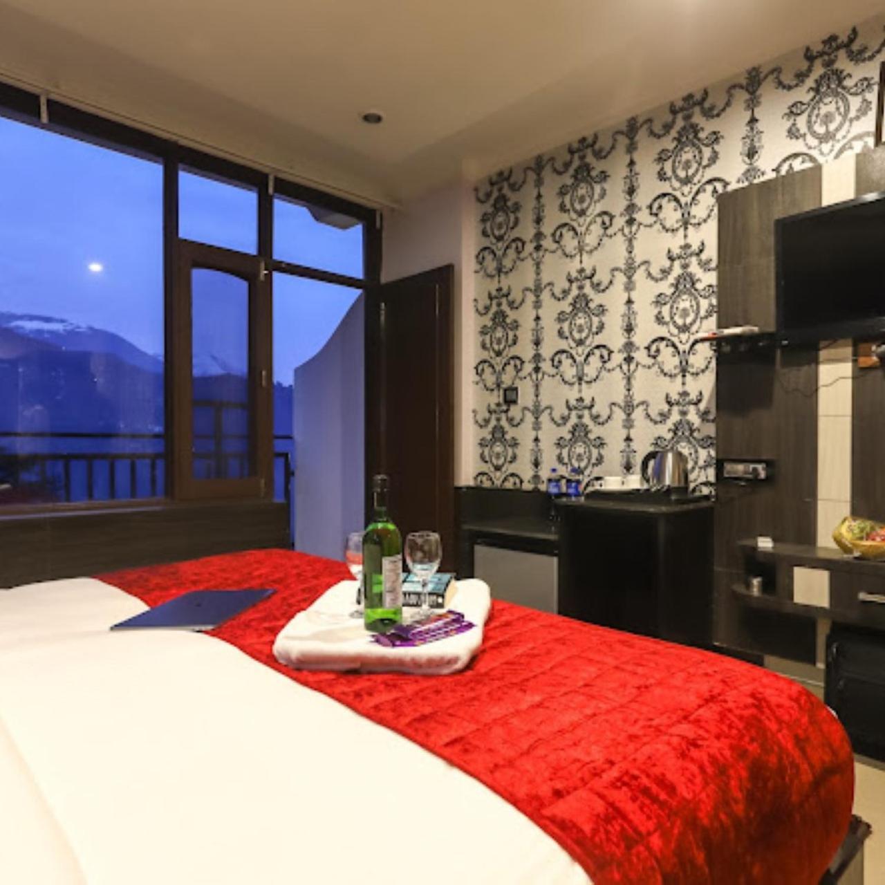 Hill, Near Mall Road, Mcleodganj# Parking#restaurant 3*