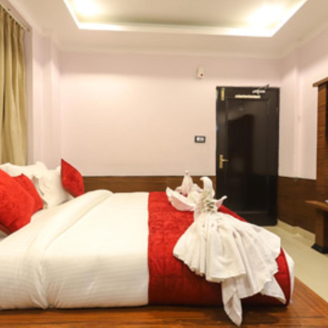 Hotel Hill, Near Mall Road, Mcleodganj# Parking#restaurant
