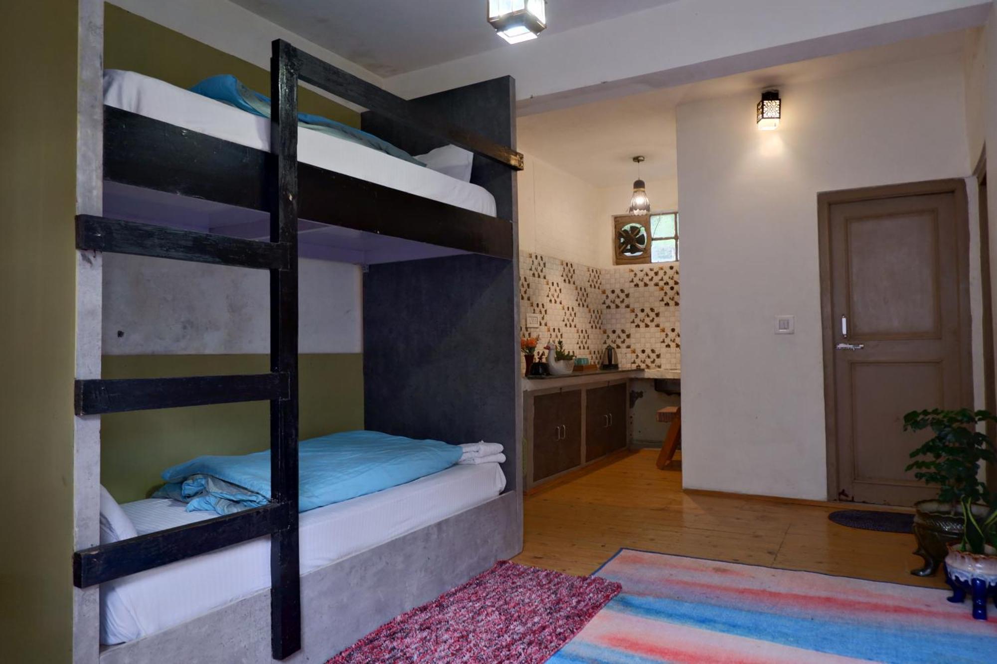 Hostel Utopia Dharamkot Mcleodganj