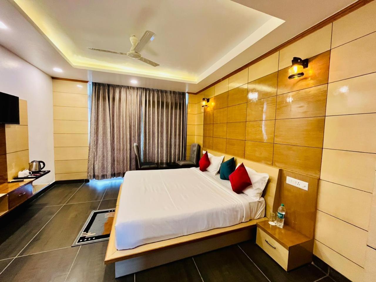 The Crown 3* Dharamshala