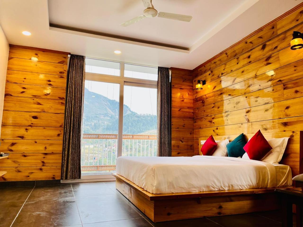 Hotel The Crown Dharamshala