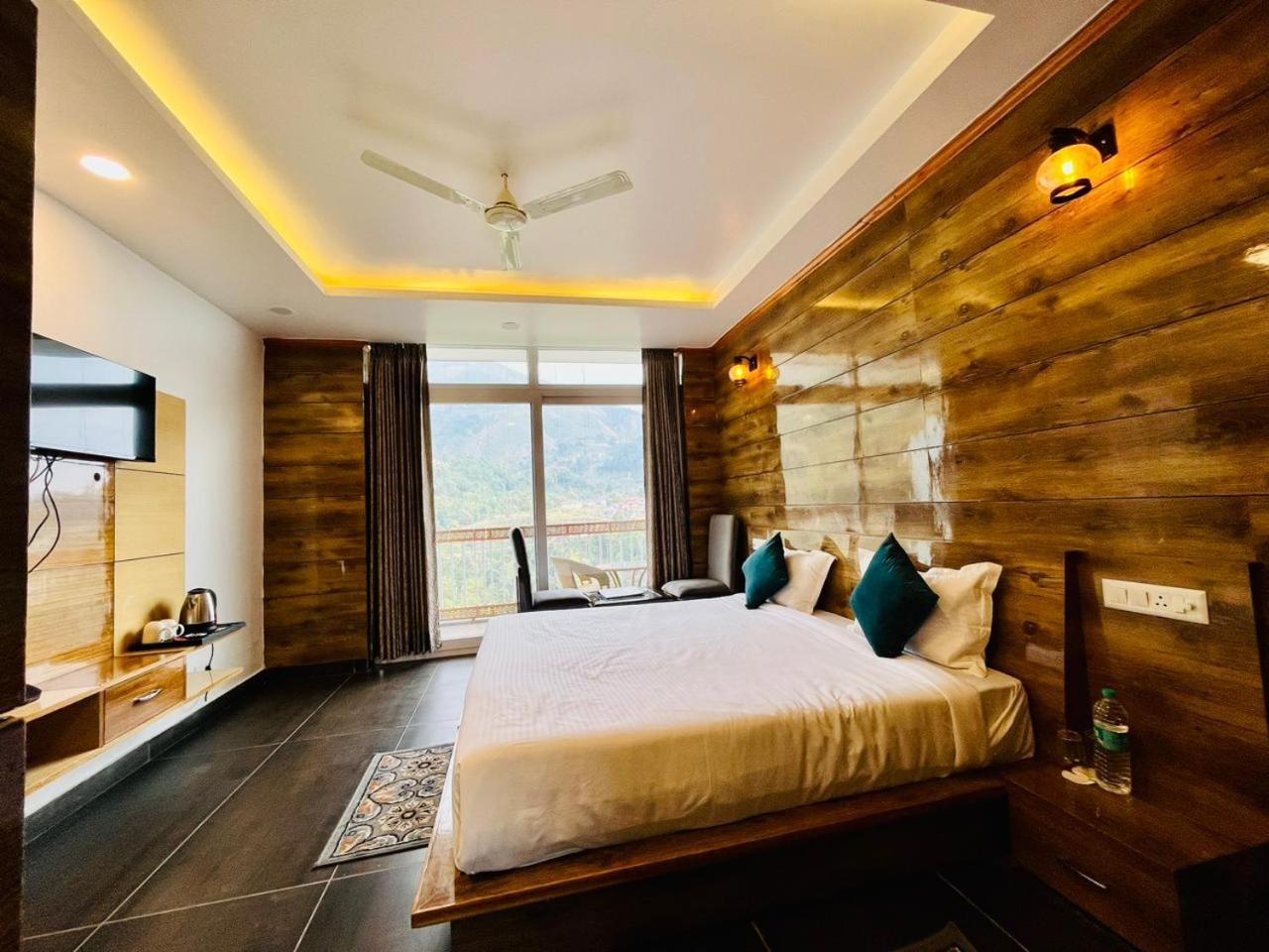 The Crown Hotel 3*