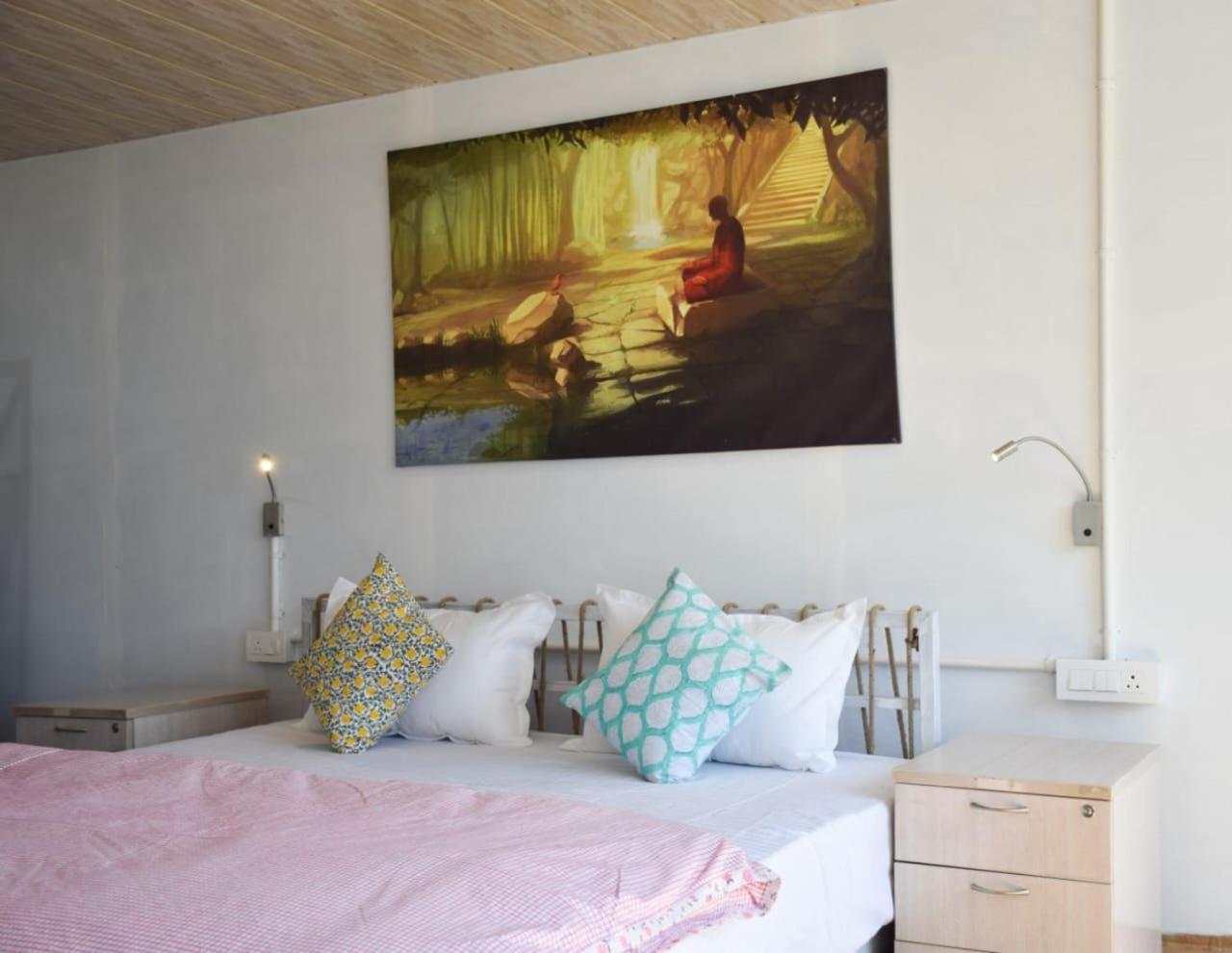 The Acanti, 3*