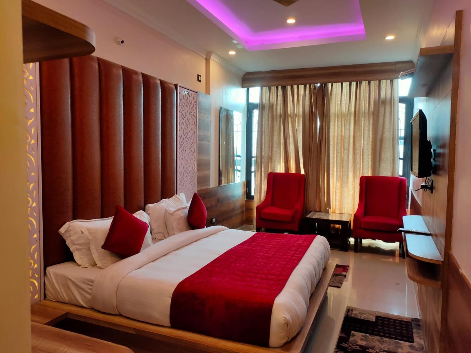 Hotel Grand Hill Valley,mall Road Mcleodganj 3*
