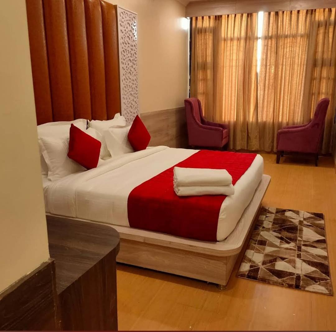 Hotel Grand Hill Valley,mall Road Mcleodganj 3*
