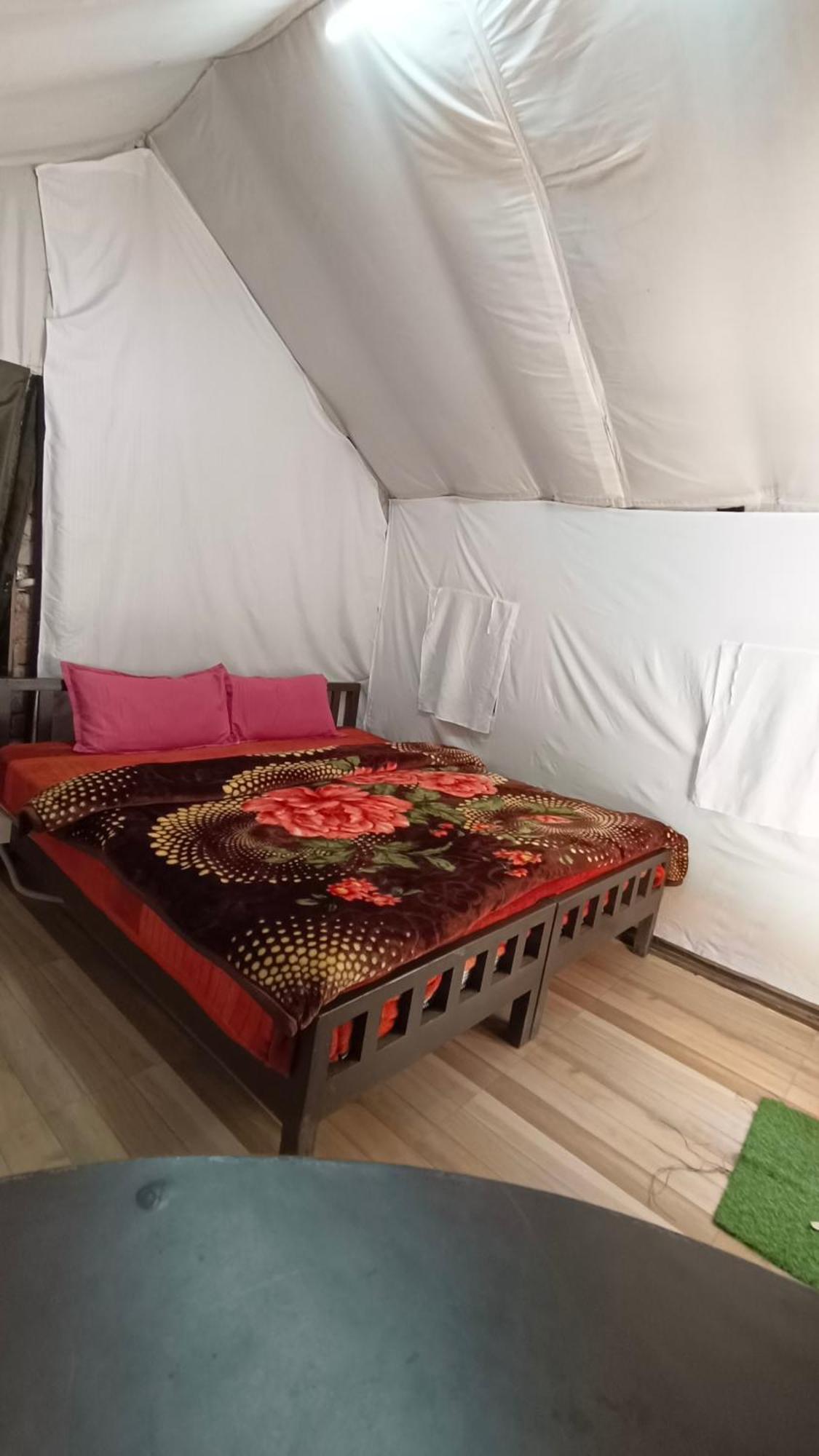 Camp Bhagsu Luxury tent *