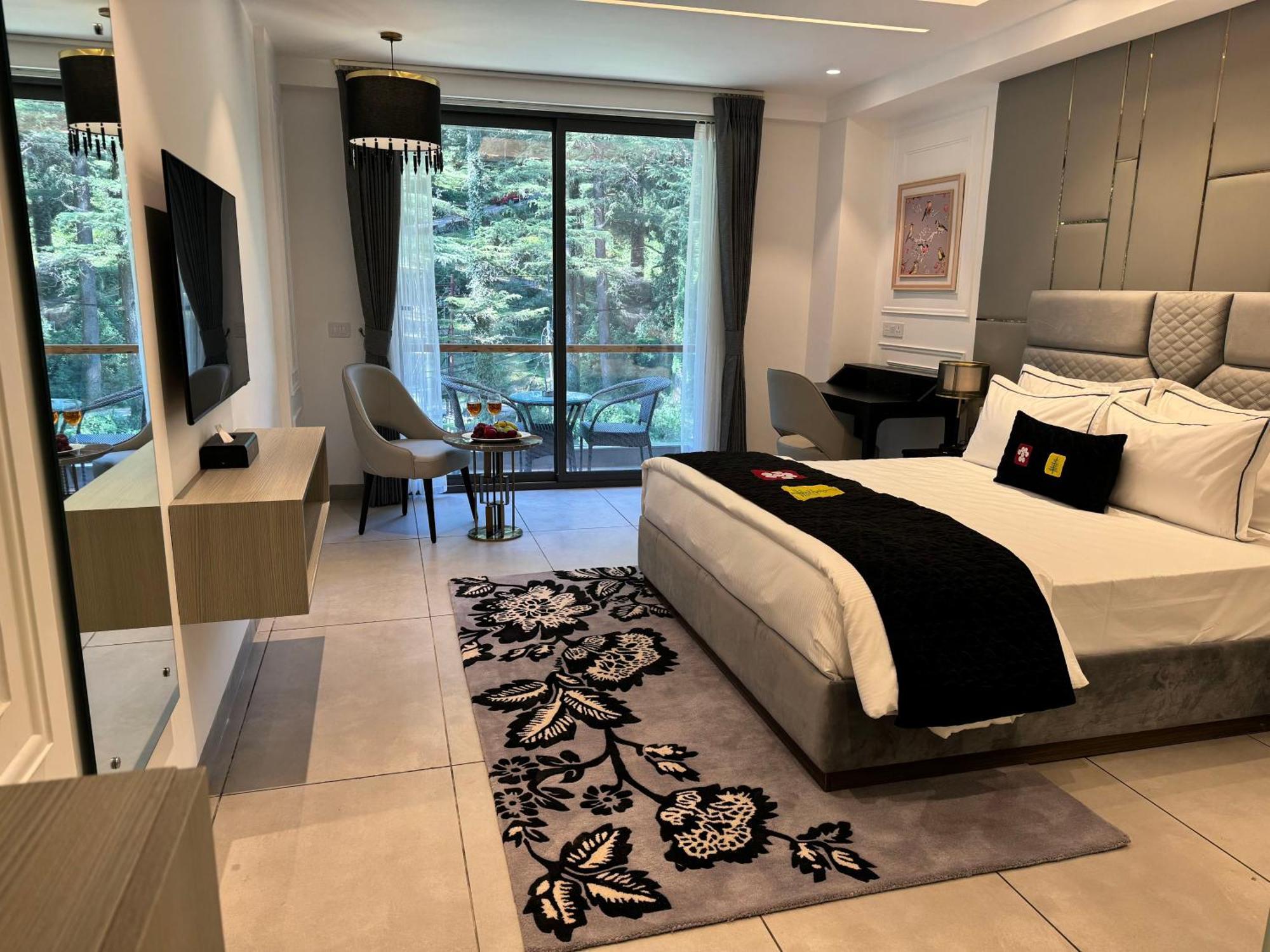 Hotel Mastiff Select Mandavya Dharamkot, Mcleodganj 5*