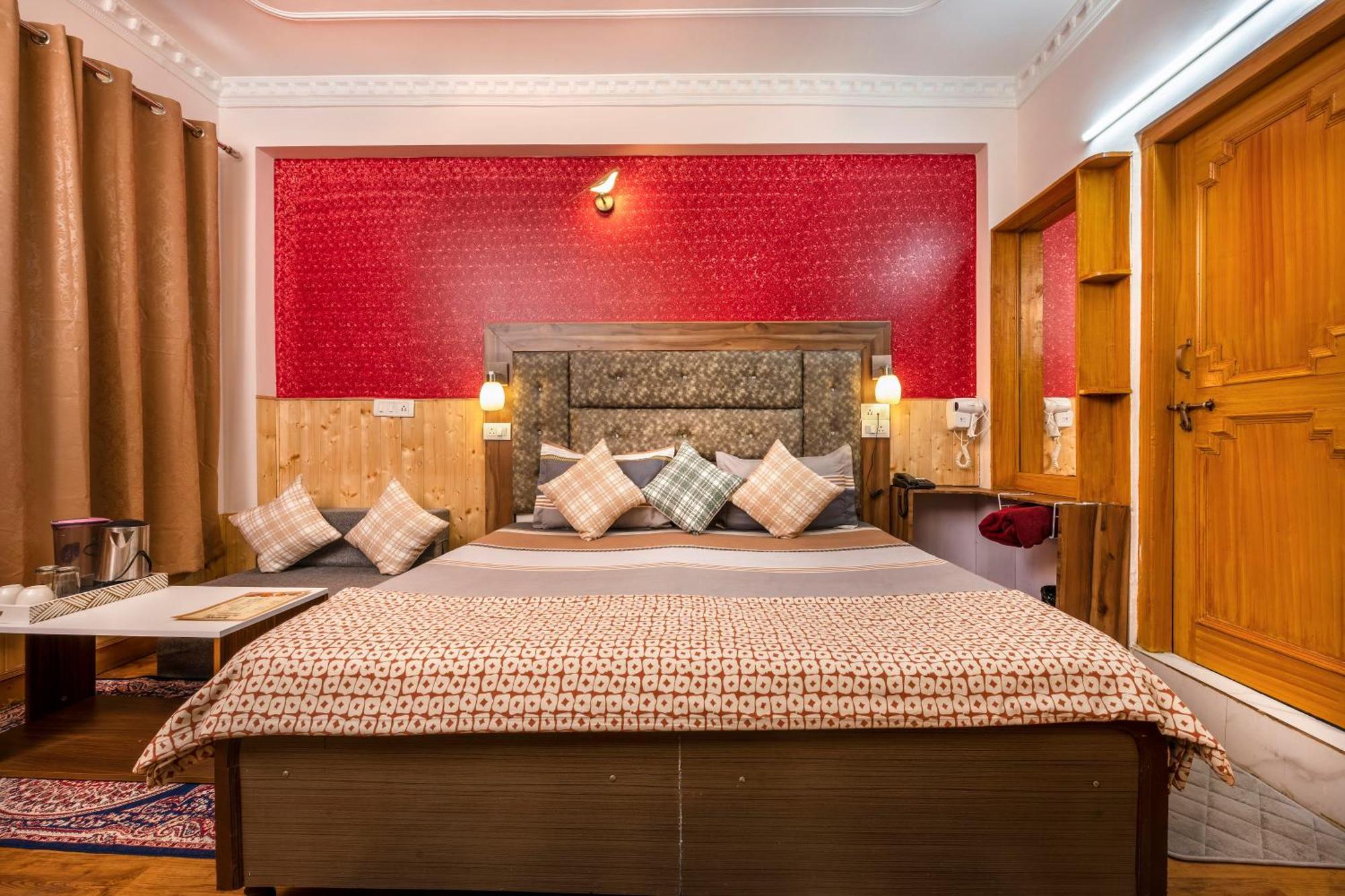 The Bougainvillea, Mcleodganj Bed & Breakfast