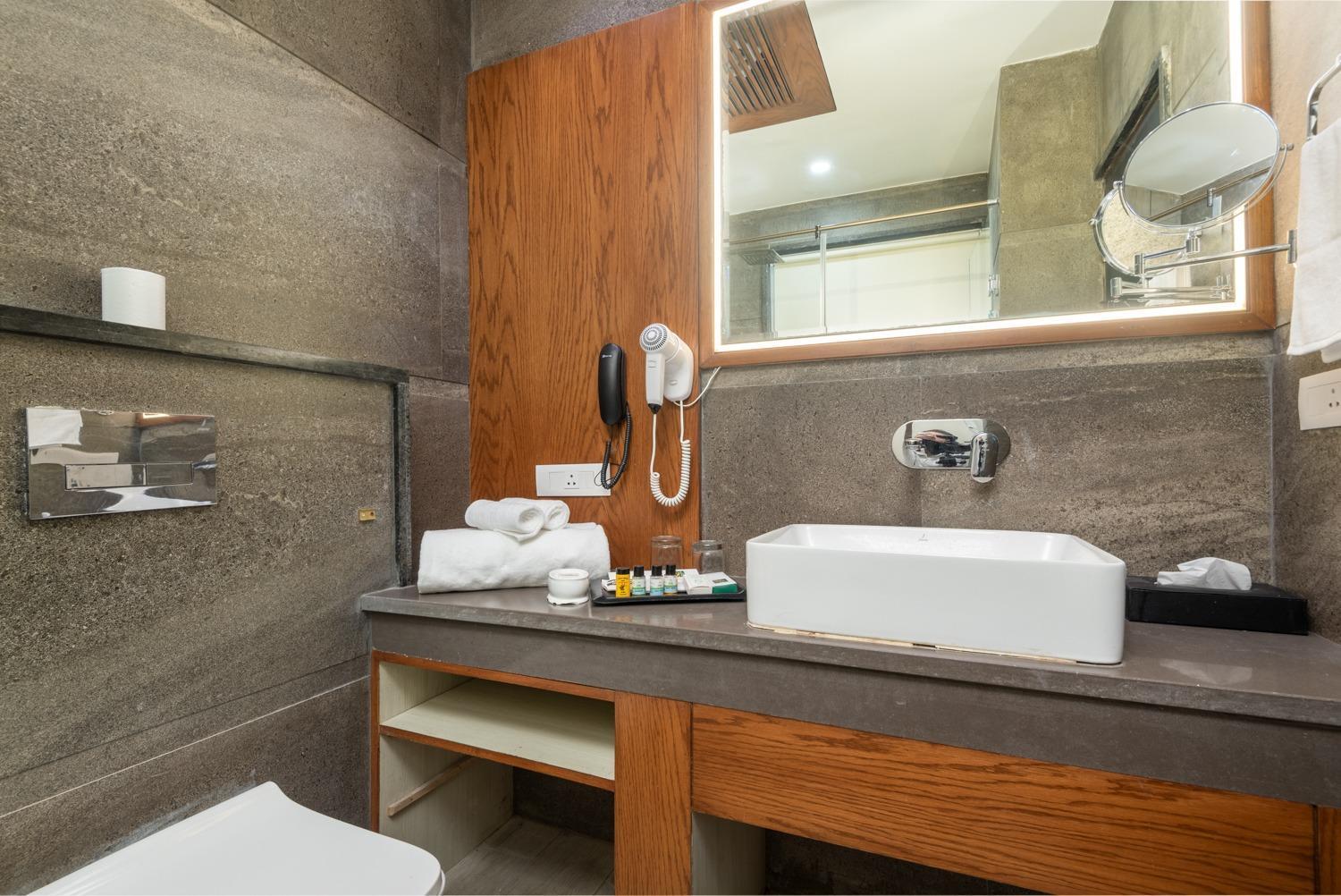 Quality By Lawrence Hotel 4*
