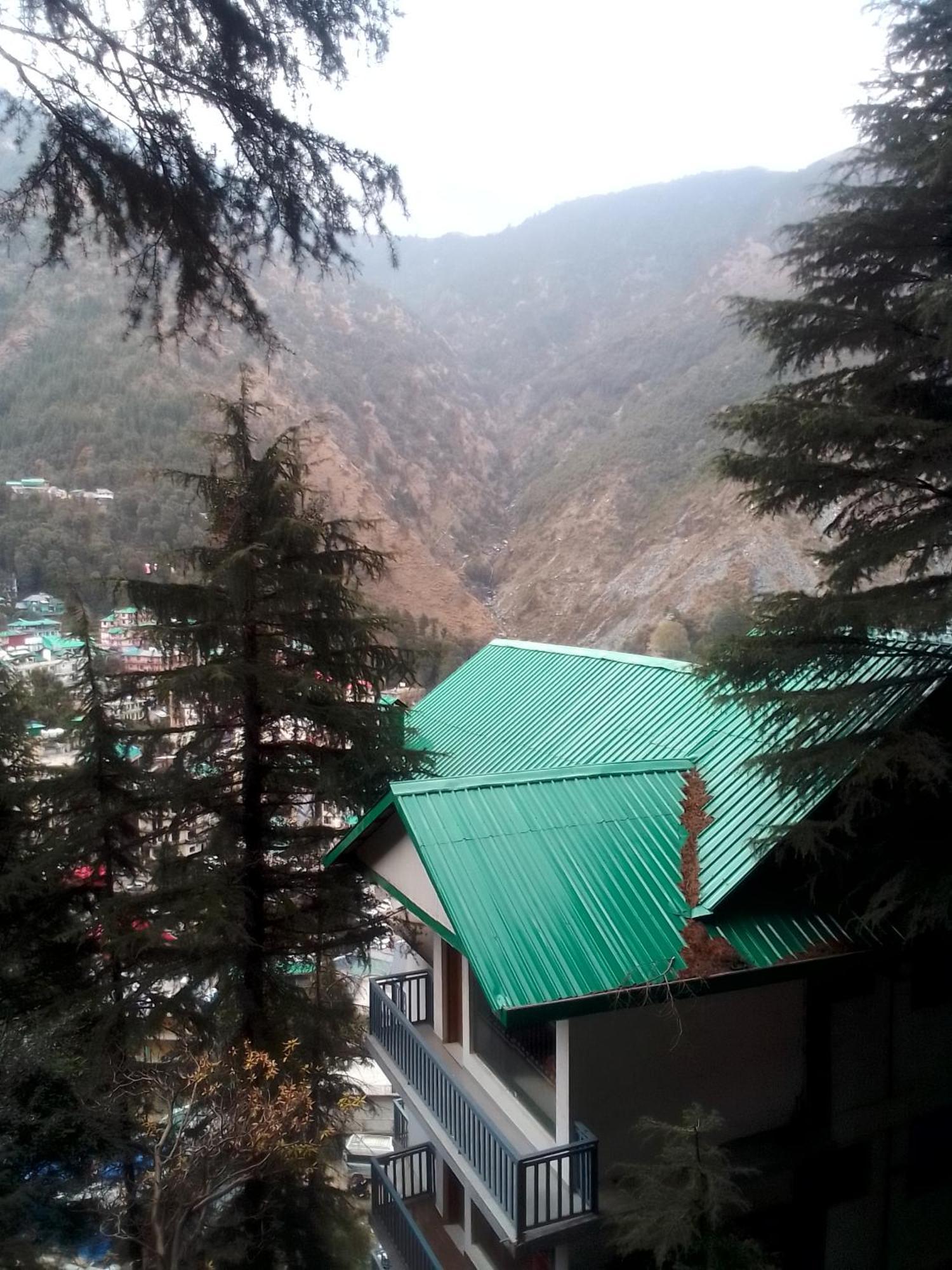 Himalayan Triund Trekking And Mountain View *