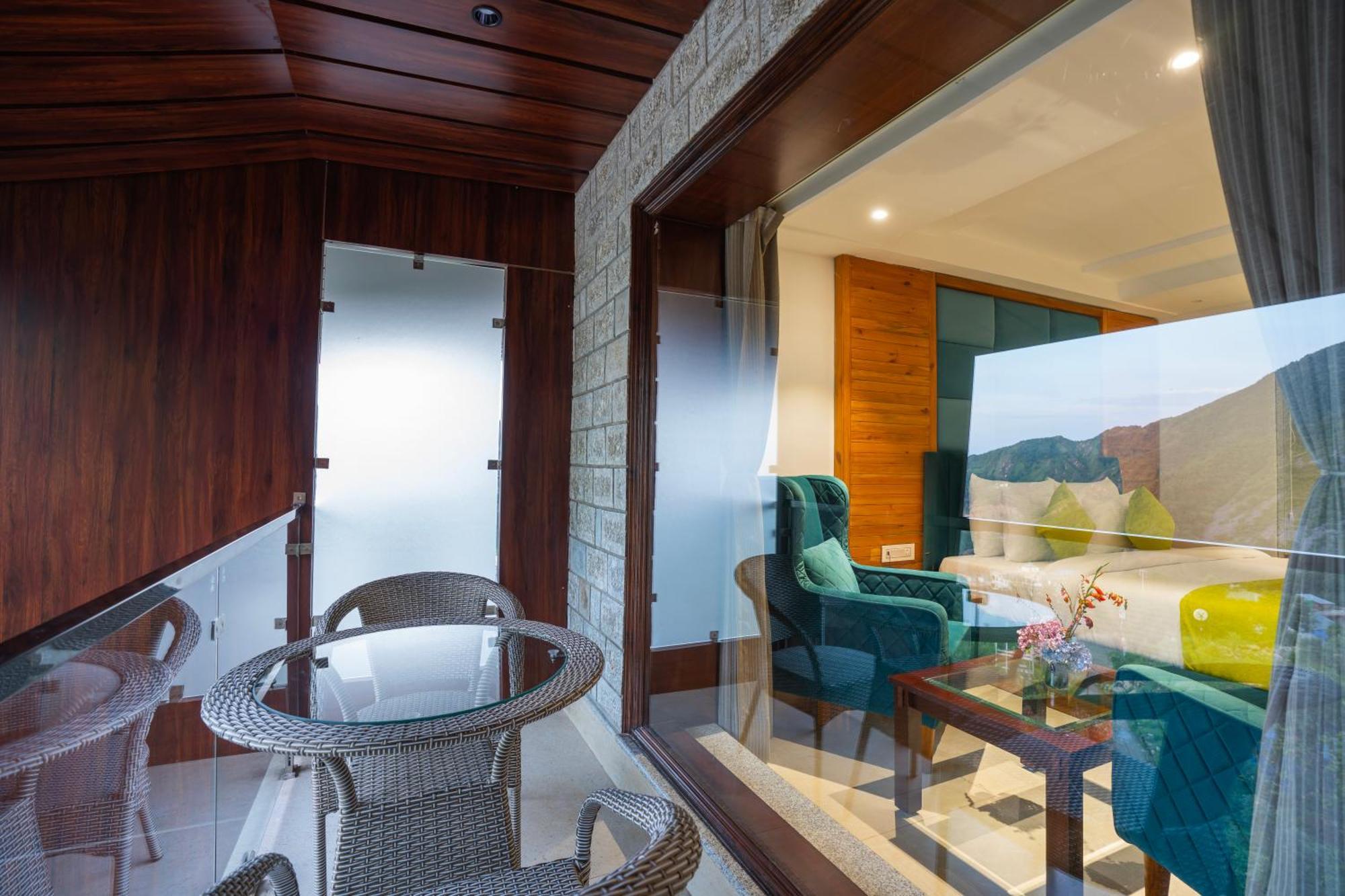 Hotel Alt Life Luxe - Himalayan Crown - Dharamkot Mcleodganj Dharamshala