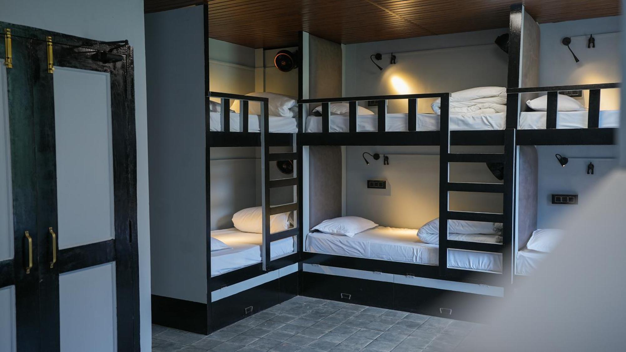Hostel Sort By Stays, Kareri