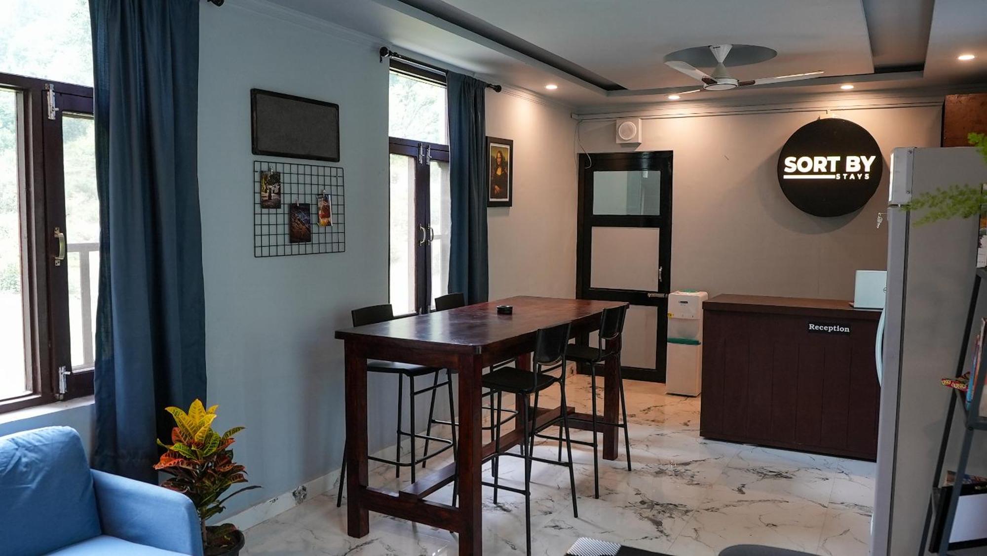 Hostel Sort By Stays, Kareri