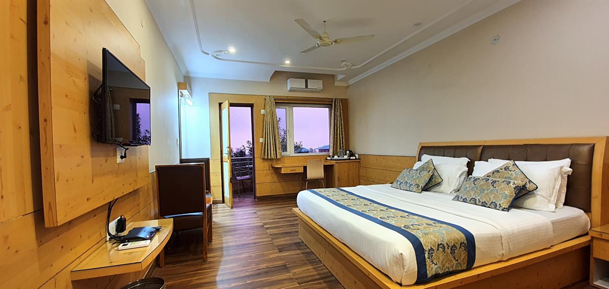 Hotel Quartz Himalayan Brothers