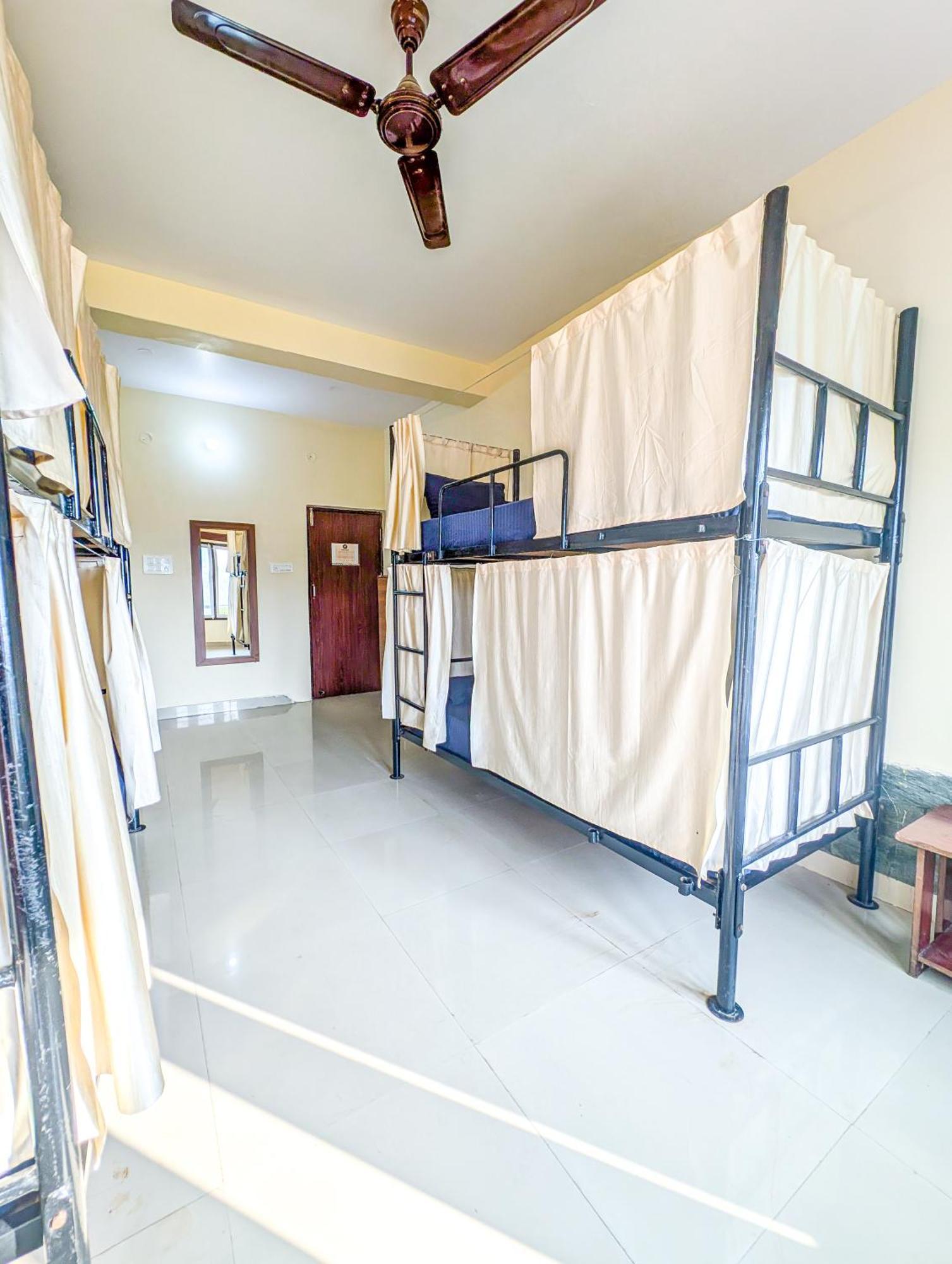 Hobo Hostel *