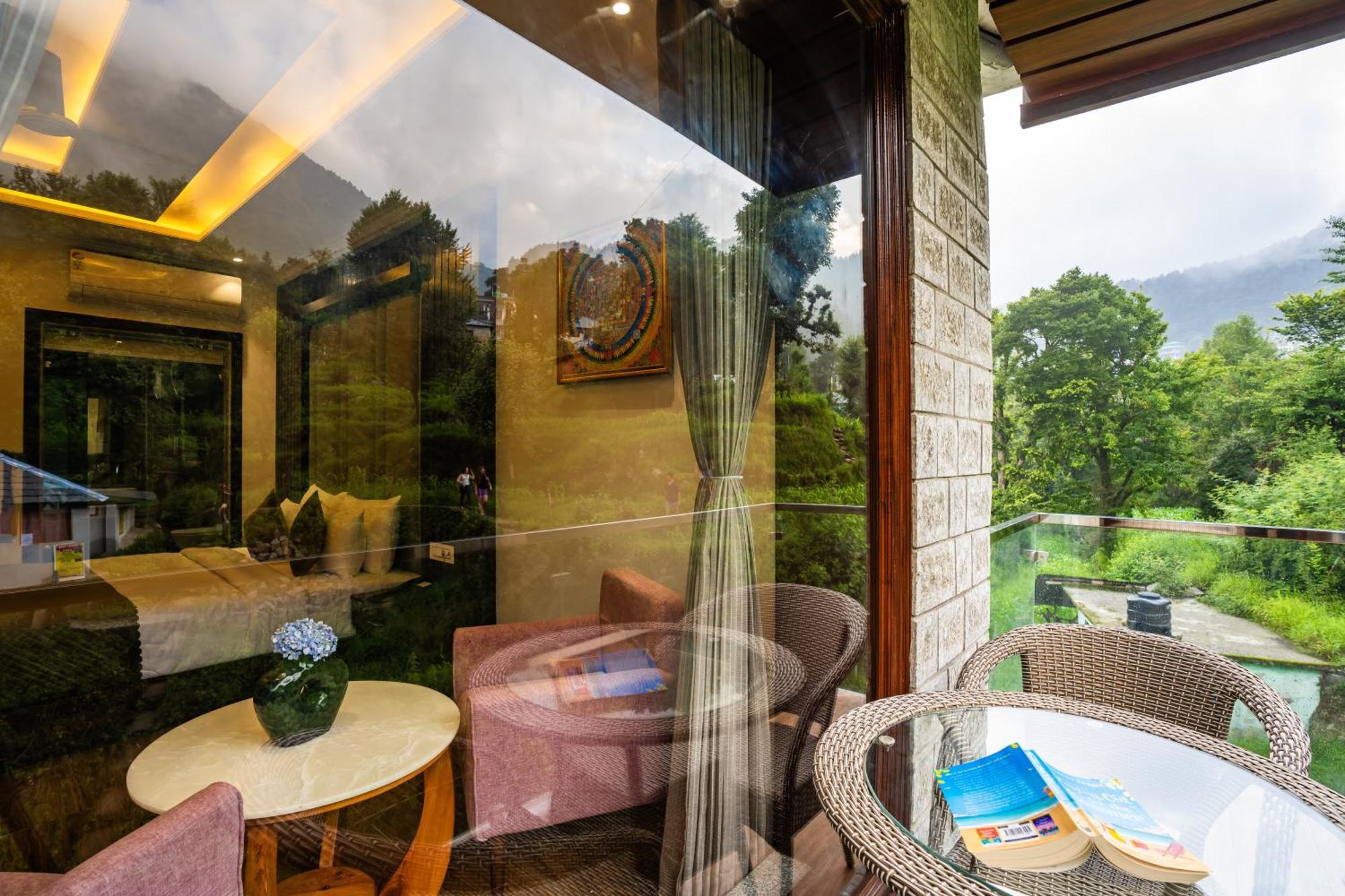 Alt Life Luxe - Himalayan Crown - Dharamkot Mcleodganj 4*