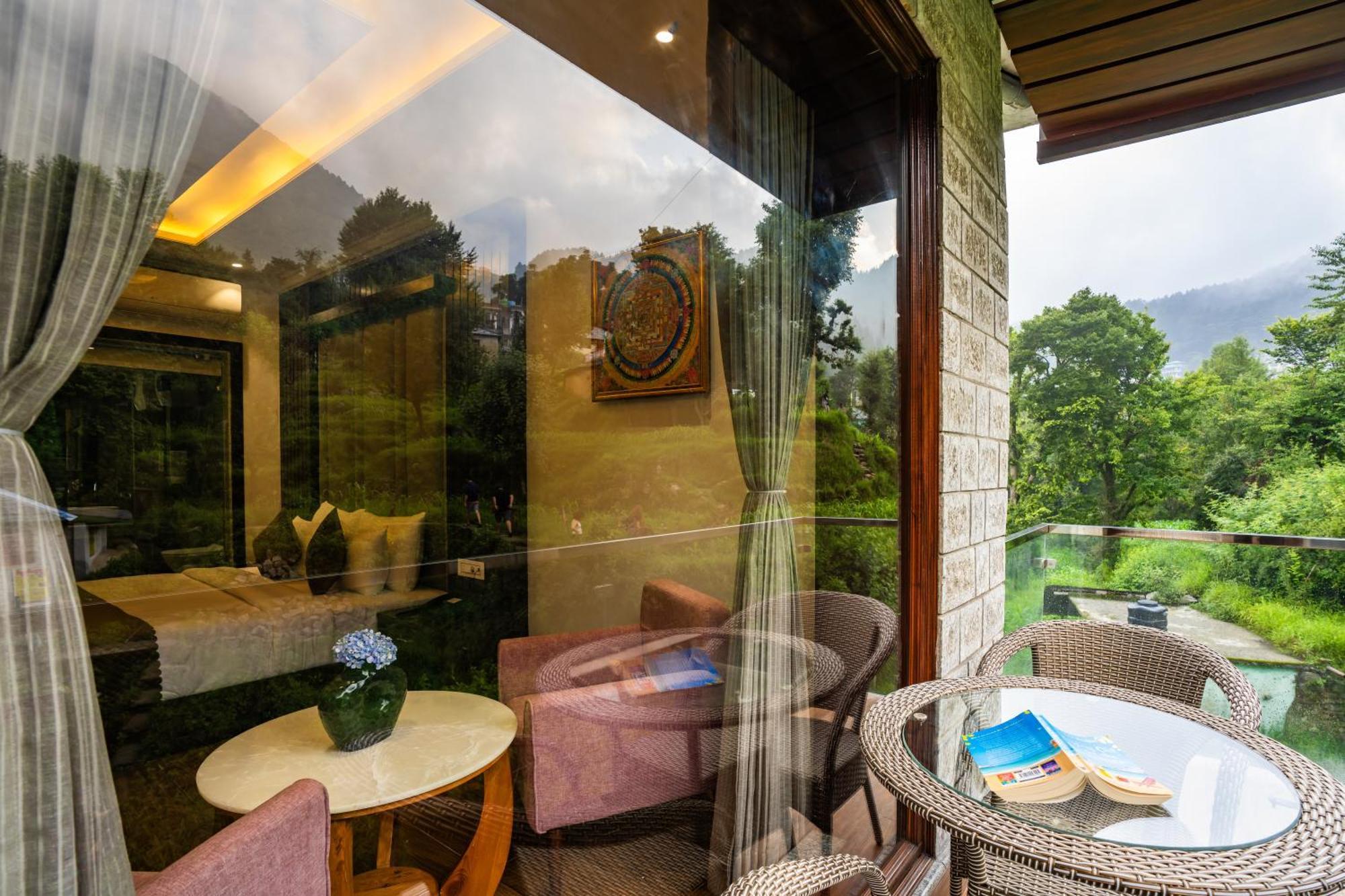 Hotel Alt Life Luxe - Himalayan Crown - Dharamkot Mcleodganj