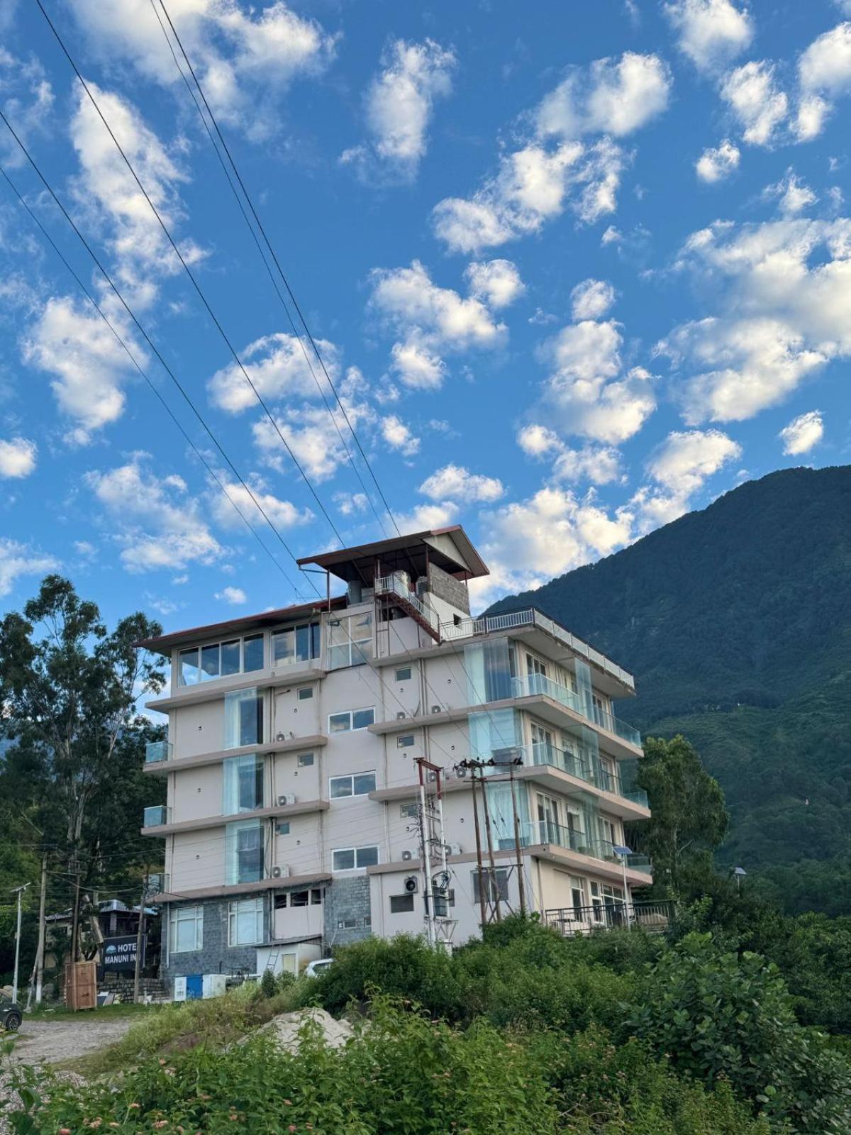 Manuni - Riverside Hotel