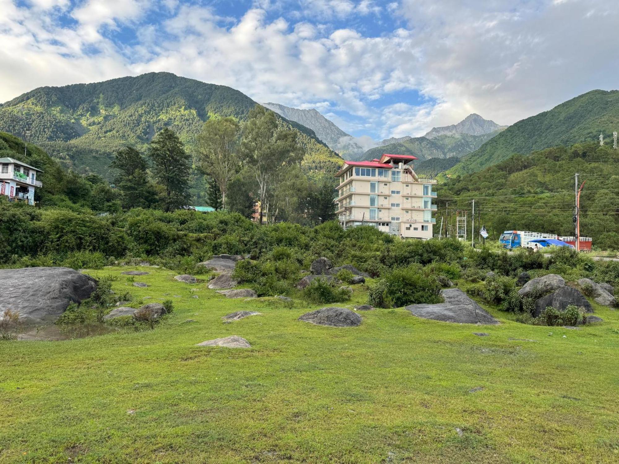 Manuni - Riverside Hotel Dharamshala
