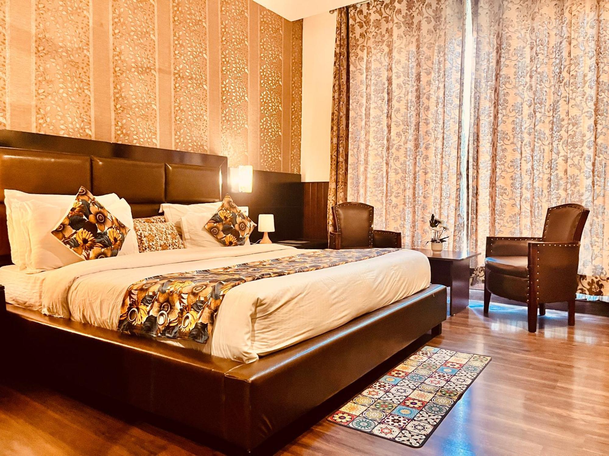 The Vaikunth Mcleodganj # Centrally Heated & Air Cooled # Scenic Mountain View # Big Parking # On Mall Road # Rated # Awarded # Premium # Bar #terrace #lift #property Of The Year Hotel 4*