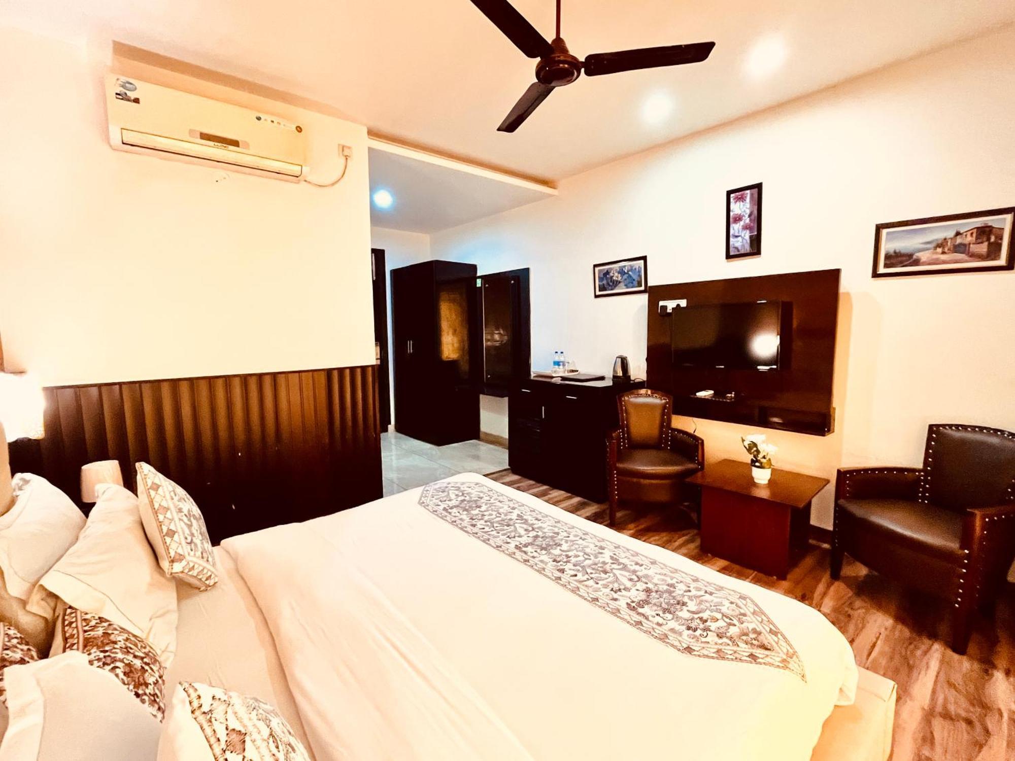 The Vaikunth Mcleodganj # Centrally Heated & Air Cooled # Scenic Mountain View # Big Parking # On Mall Road # Rated # Awarded # Premium # Bar #terrace #lift #property Of The Year 4*