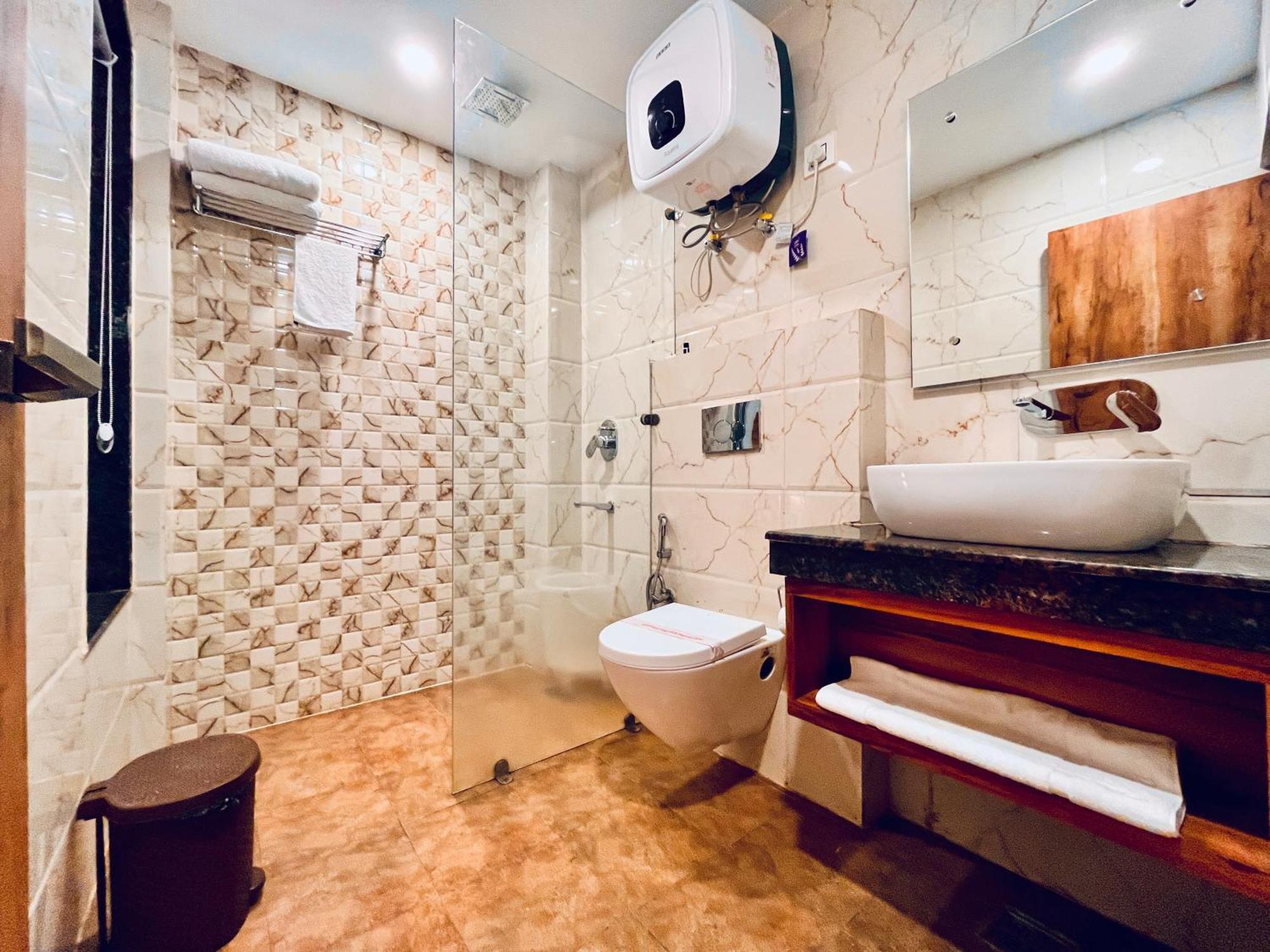 Maclo Classic Luxury - Lavish & Luxury ! Big Parking ! Lift ! Balcony ! Prime Location ! Selling In Mcleod Ganj