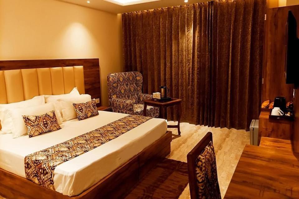 Maclo Classic Luxury - Lavish & Luxury ! Big Parking ! Lift ! Balcony ! Prime Location ! Selling In Mcleod Ganj Dharamshala
