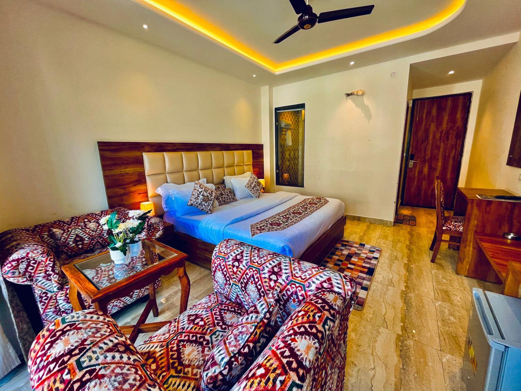 Hotel Maclo Classic Luxury - Lavish & Luxury ! Big Parking ! Lift ! Balcony ! Prime Location ! Selling In Mcleod Ganj 4*