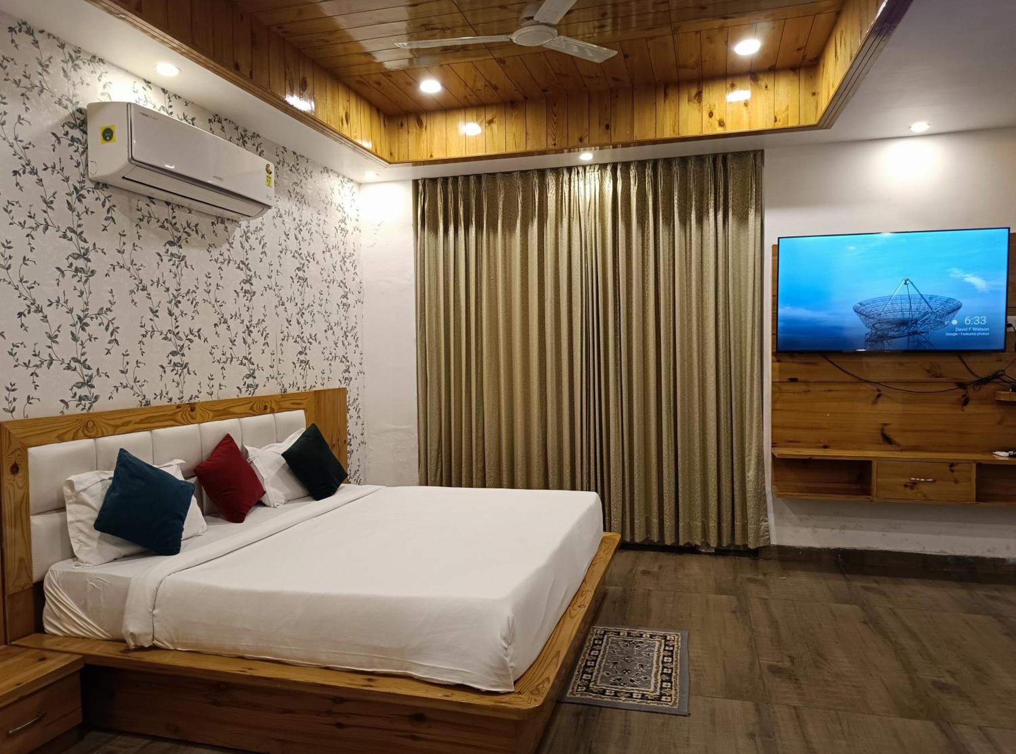 The Crown Hotel 3*