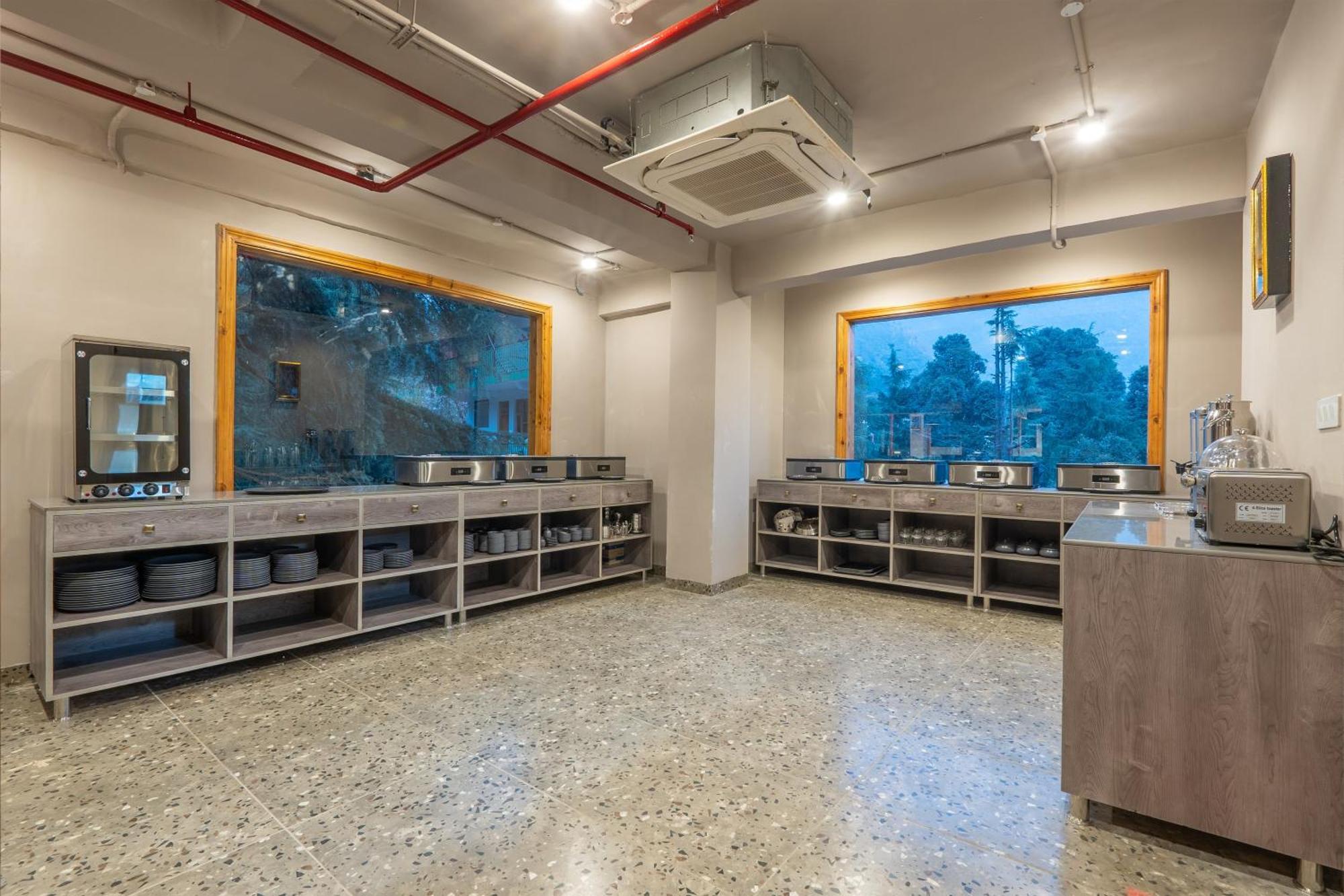 Hotel Mastiff Select Mandavya Dharamkot, Mcleodganj 5*