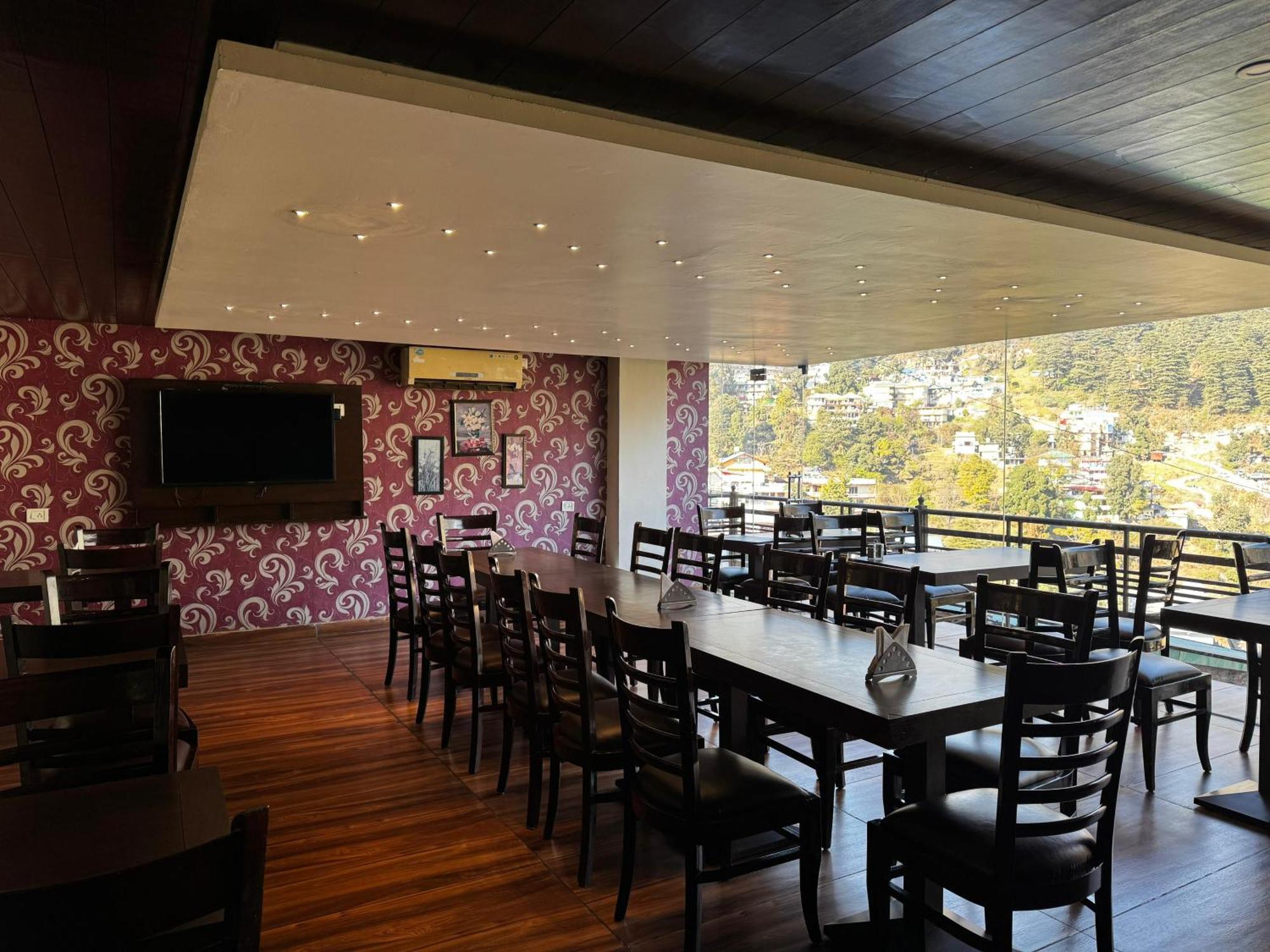 #the Vaikunth Mcleodganj Dhauladhaar View# Big Free Parking# Ac Centrally#elevator Dharamshala