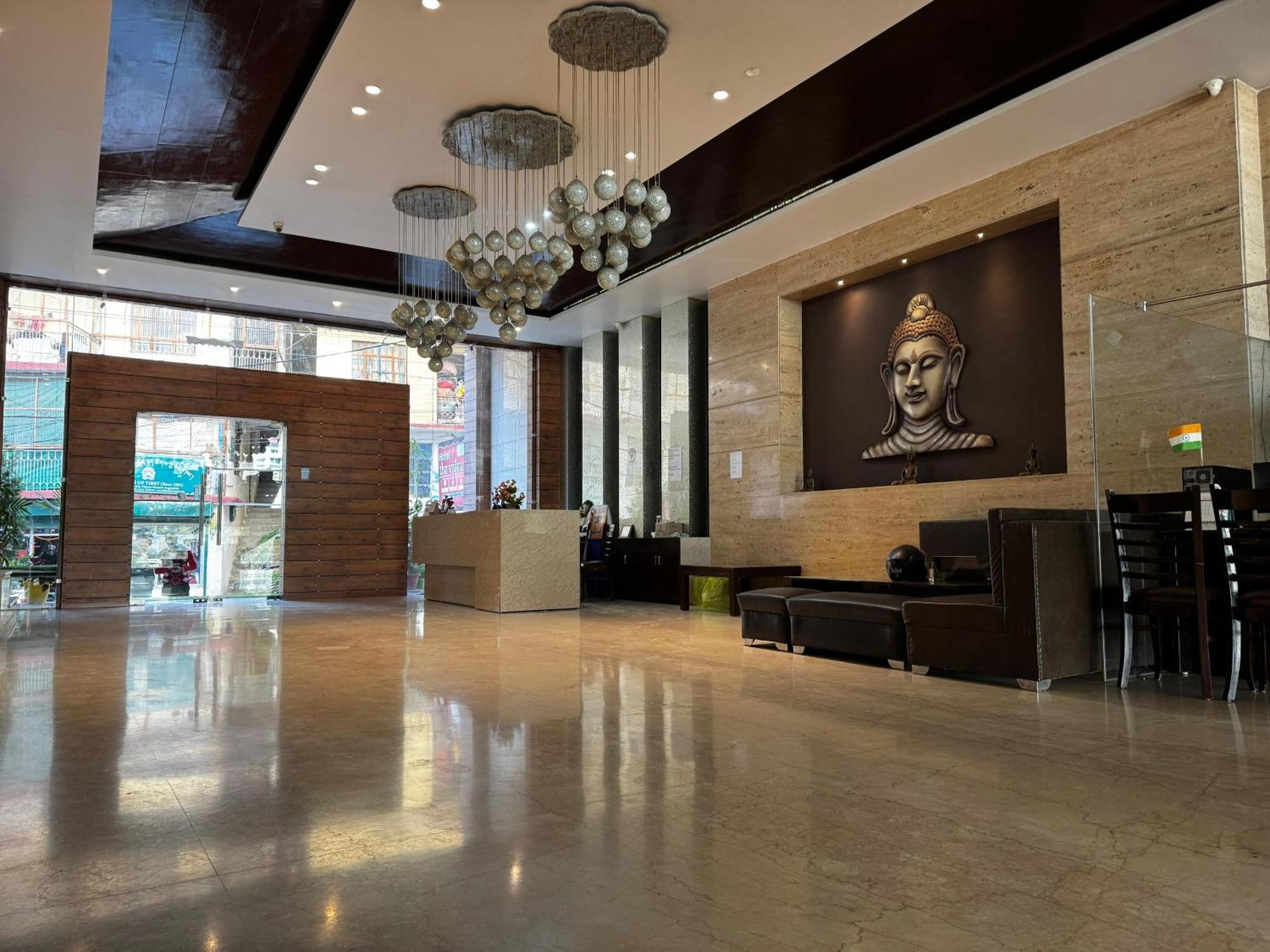 Hotel #the Vaikunth Mcleodganj Dhauladhaar View# Big Free Parking# Ac Centrally#elevator Dharamshala