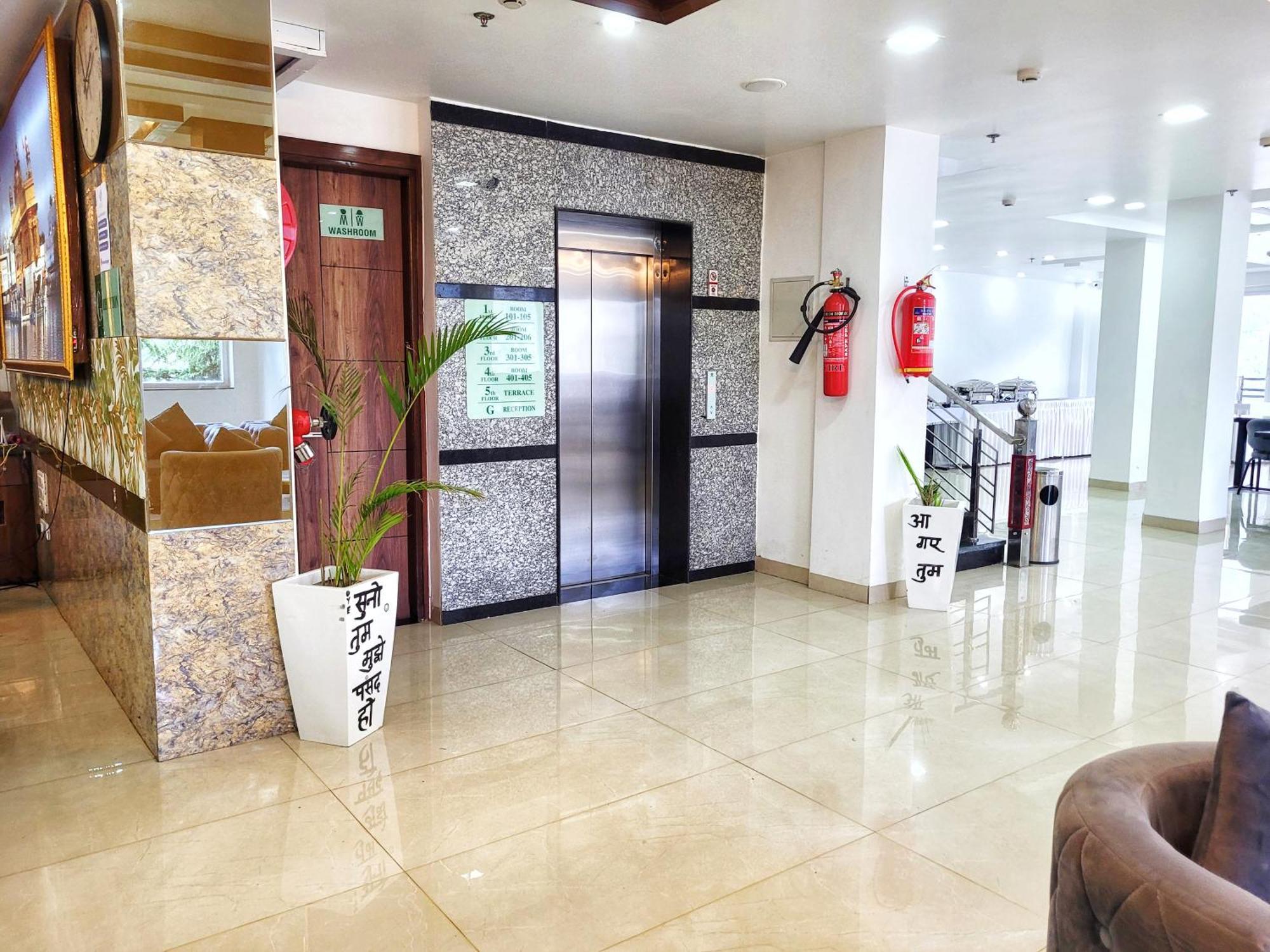 Hotel Rr &