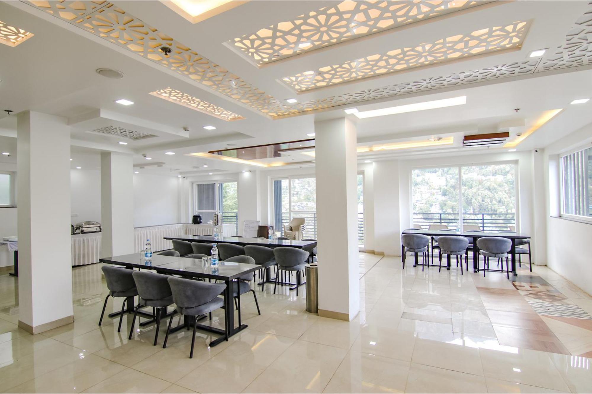 Hotel Rr & 3*
