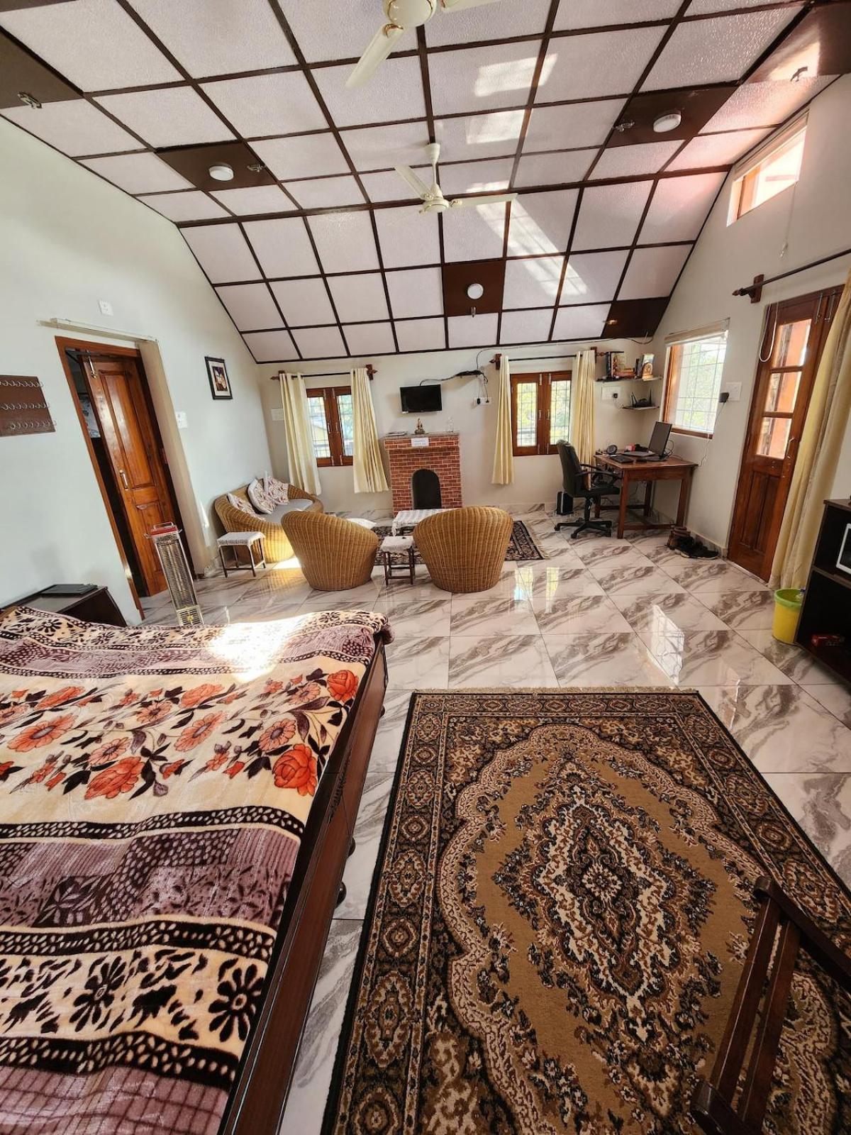 Apartment Entire Floor With Big Living Space In *