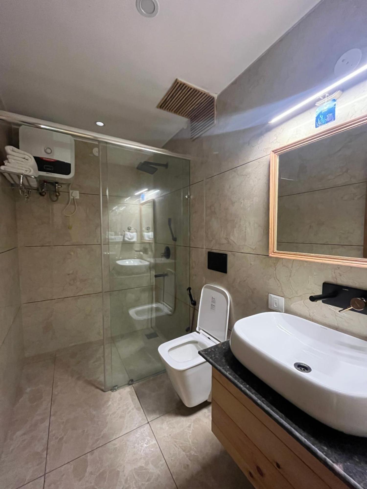 Heryk Hillview Hotel 3*