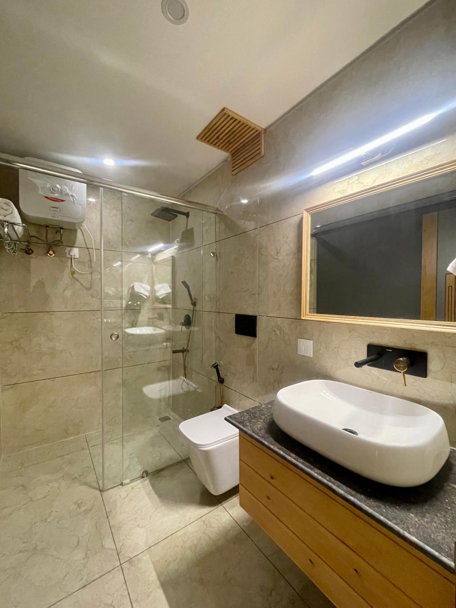 Heryk Hillview Hotel 3*