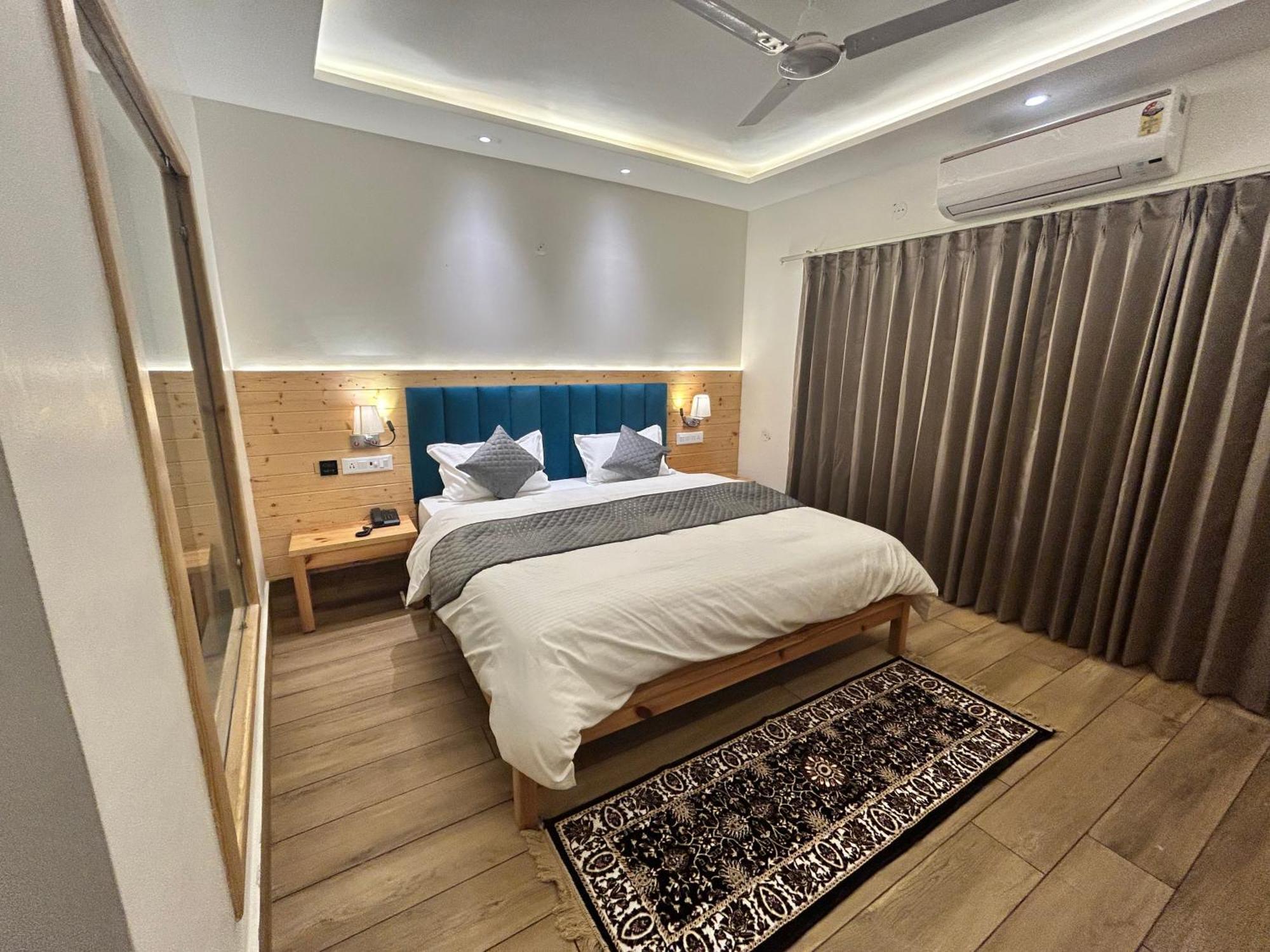 Hotel Heryk Hillview
