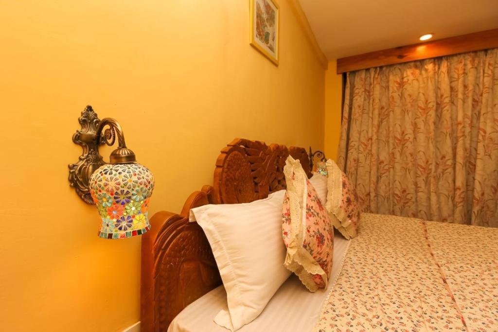Nandini Hotel *