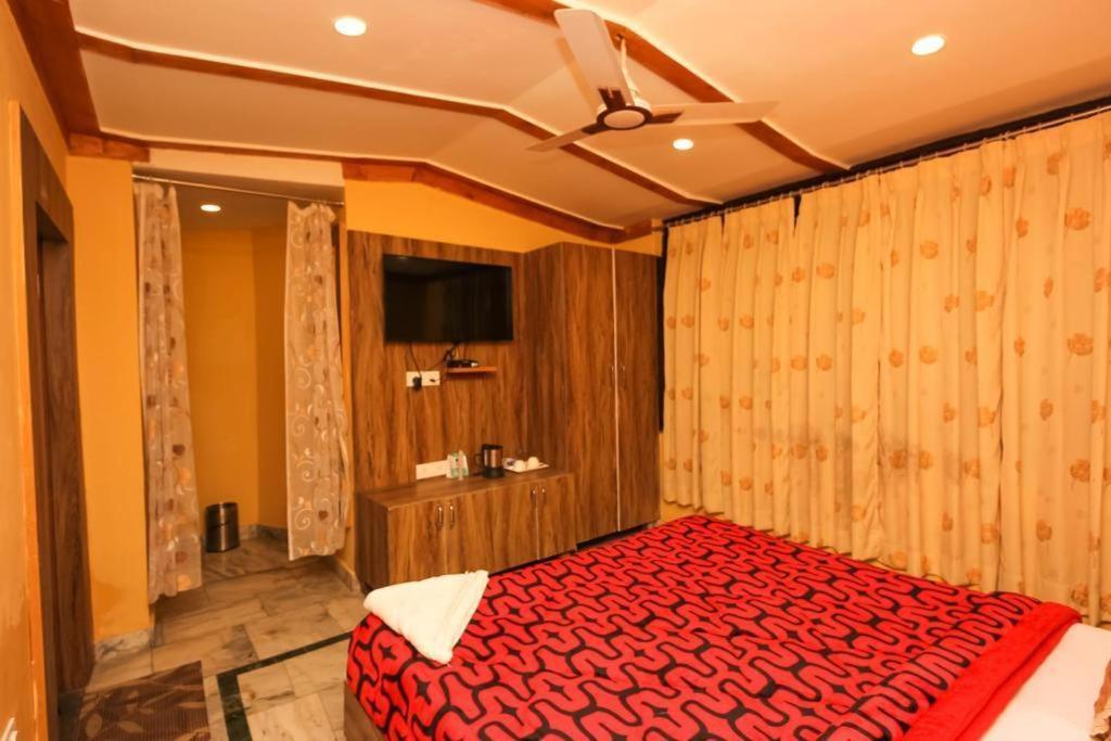 Nandini Hotel
