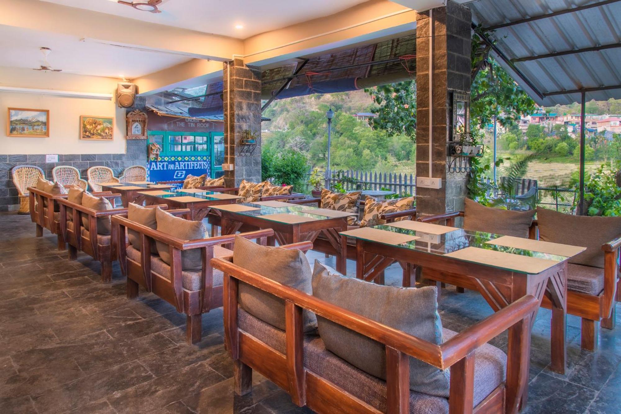 Nandini Hotel *