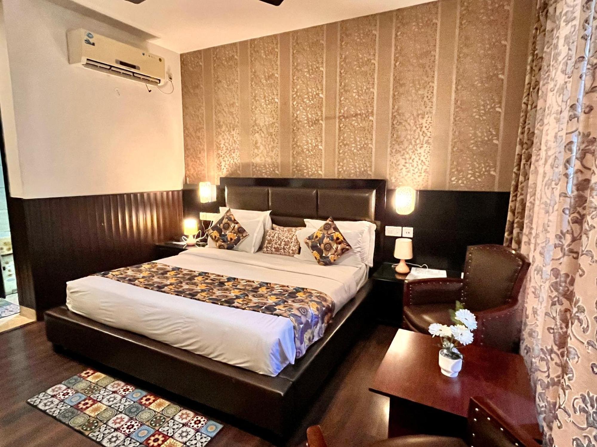 The Vaikunth Mcleodganj #centrally Heated & Air Cooled #scenic Mountain View #big Parking #on Mall Road #top Rated #most Awarded #premium #bar #terrace #lift #property Of The Year Hotel 4*