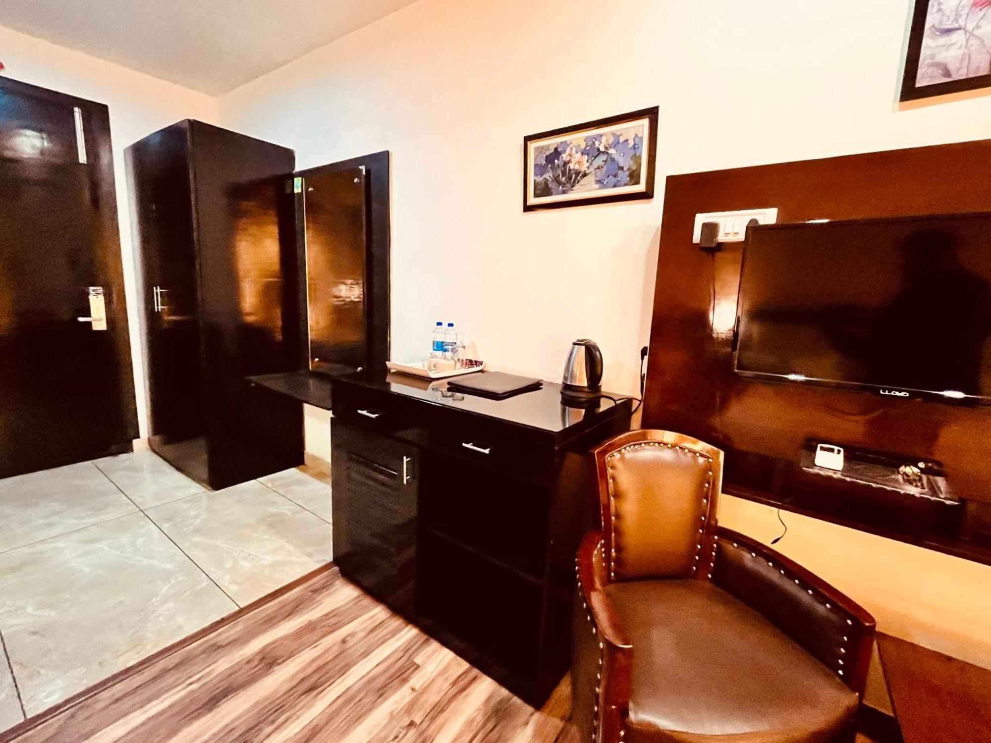 The Vaikunth Mcleodganj #centrally Heated & Air Cooled #scenic Mountain View #big Parking #on Mall Road #top Rated #most Awarded #premium #bar #terrace #lift #property Of The Year 4* Dharamshala